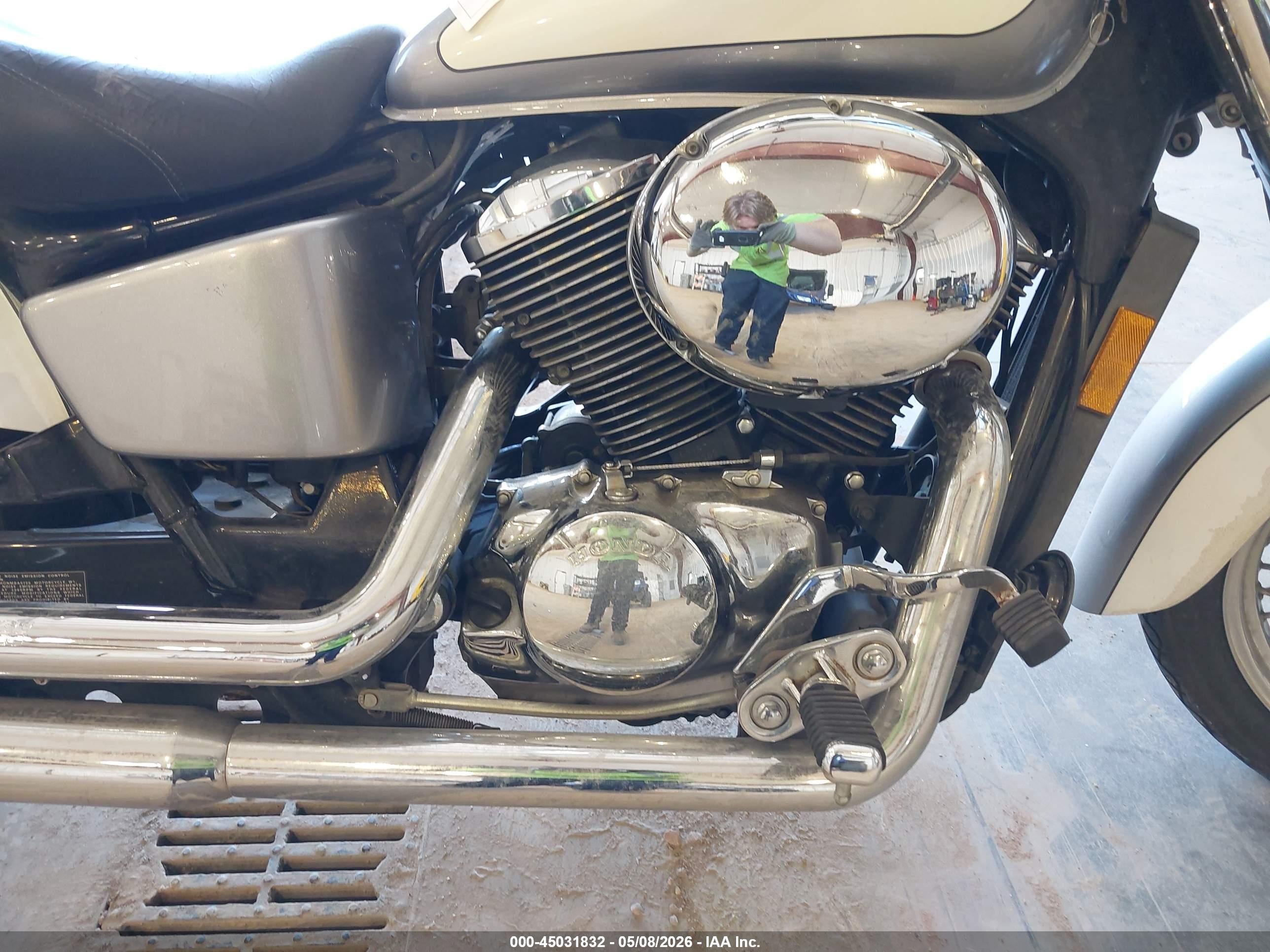 HONDA VT750 image 8
