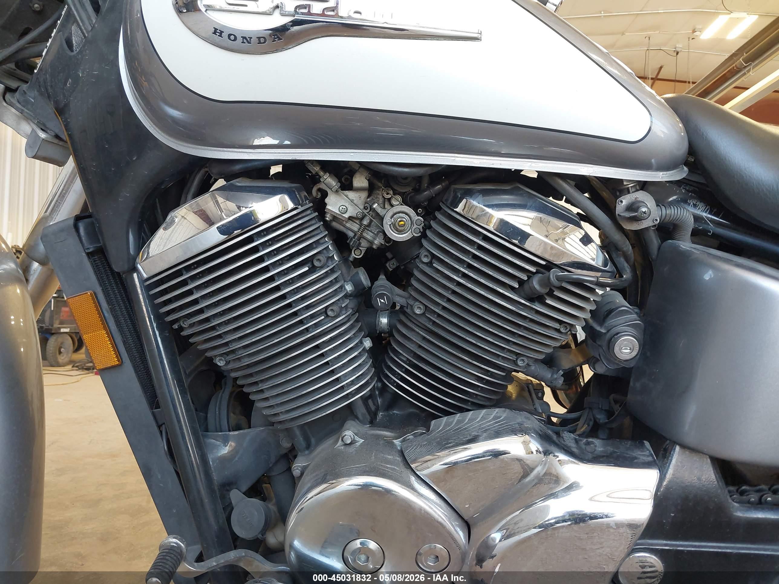 HONDA VT750 image 9