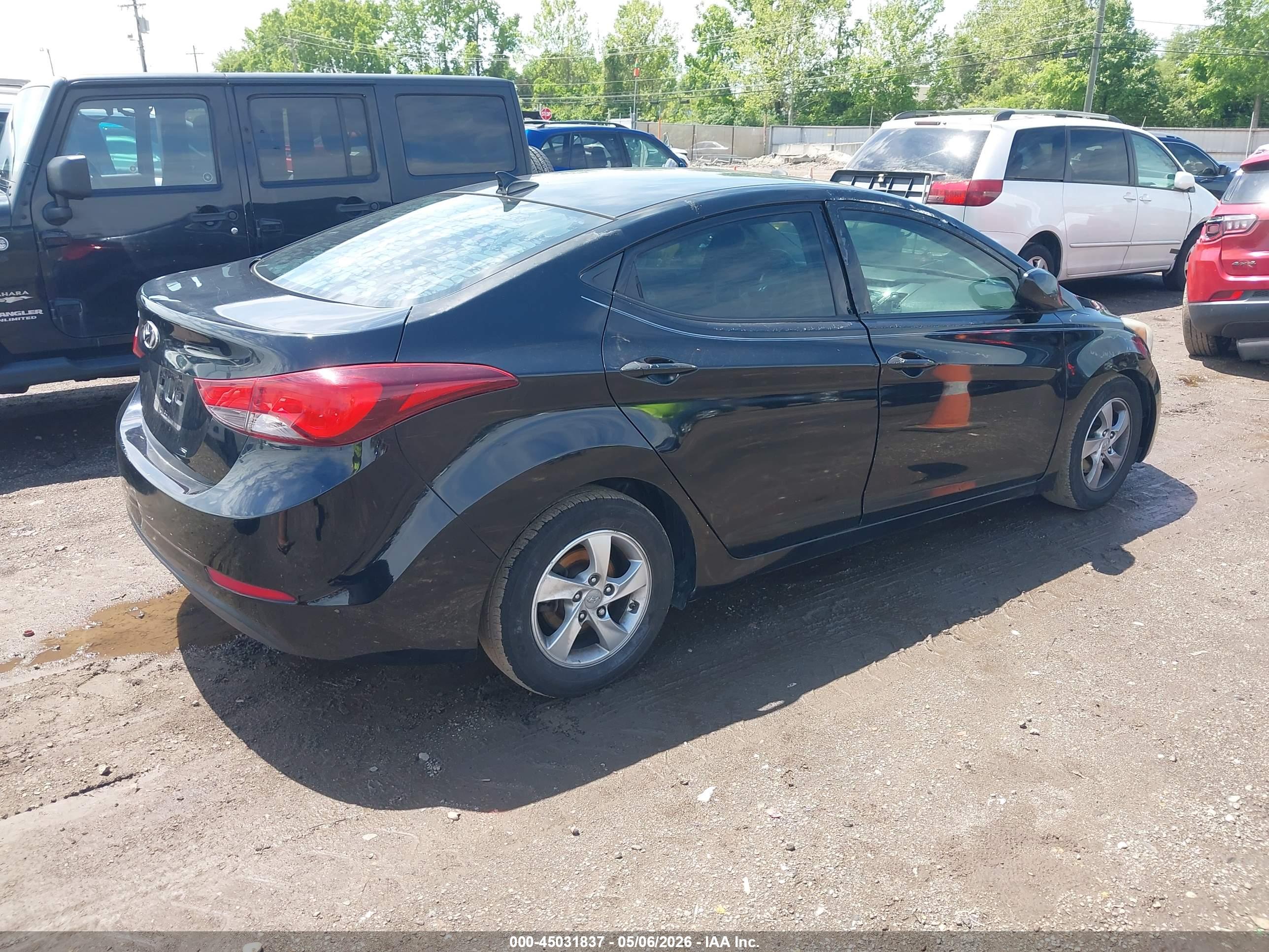 HYUNDAI ELANTRA image 4