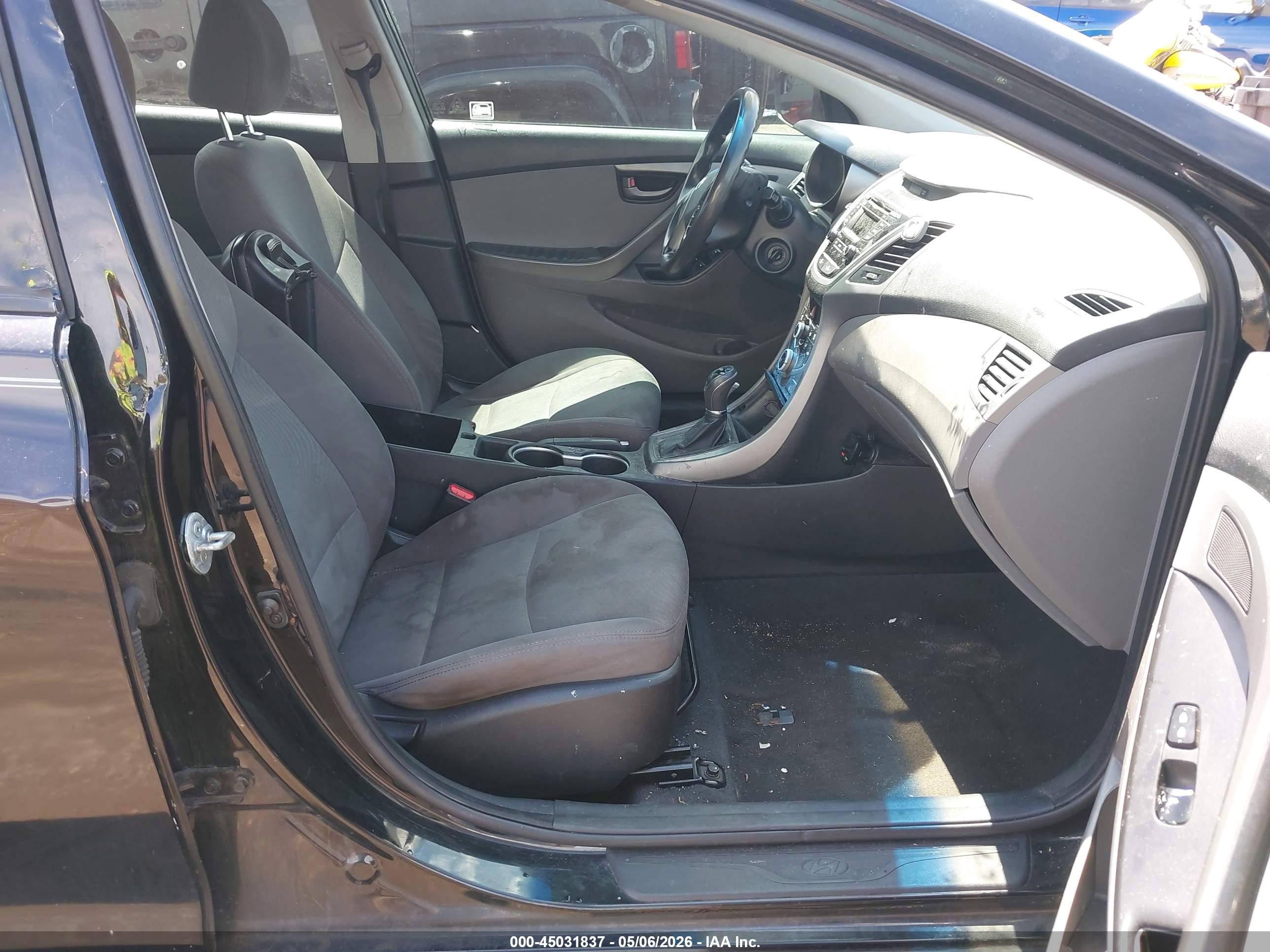 HYUNDAI ELANTRA image 5