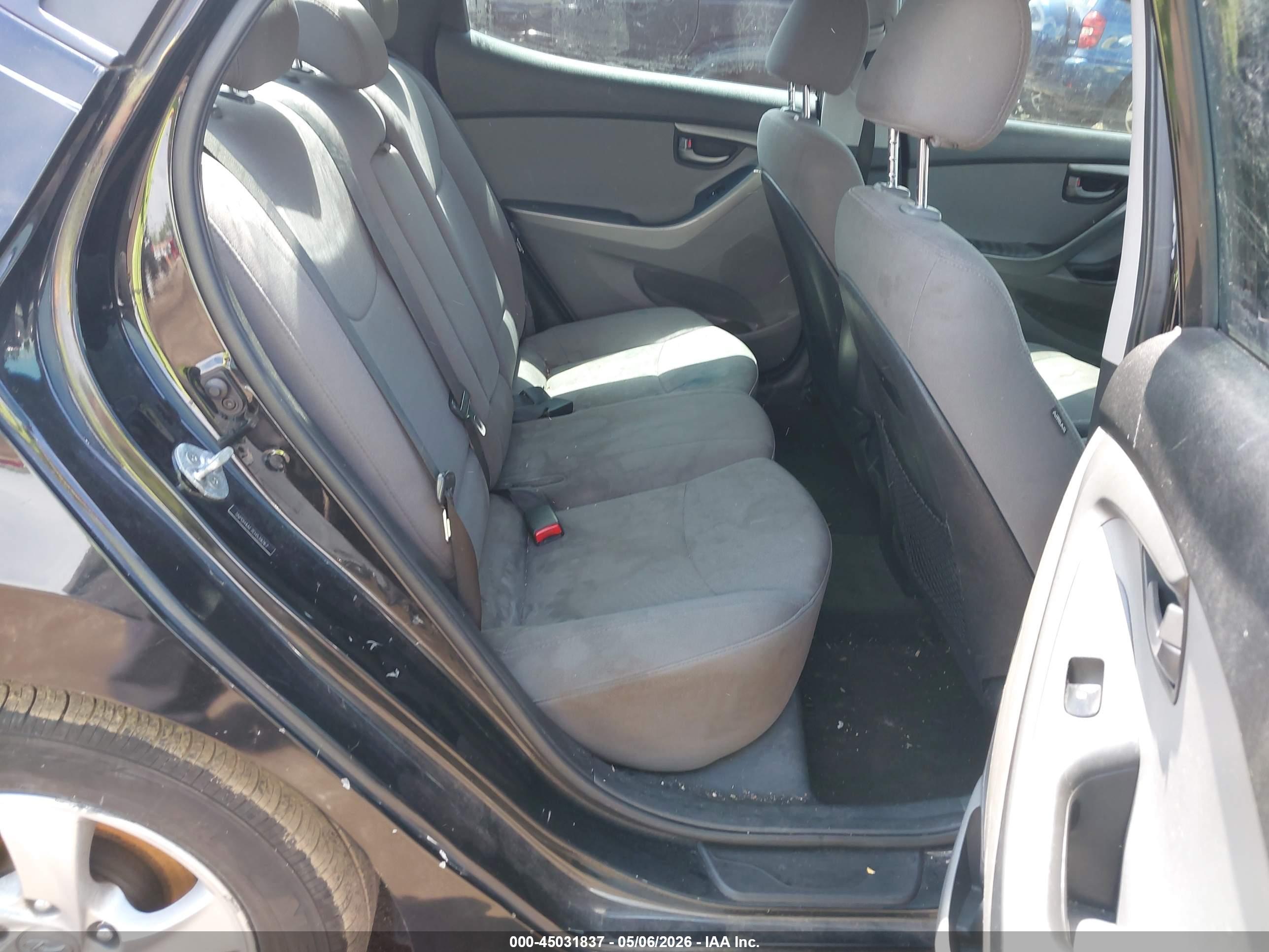 HYUNDAI ELANTRA image 8