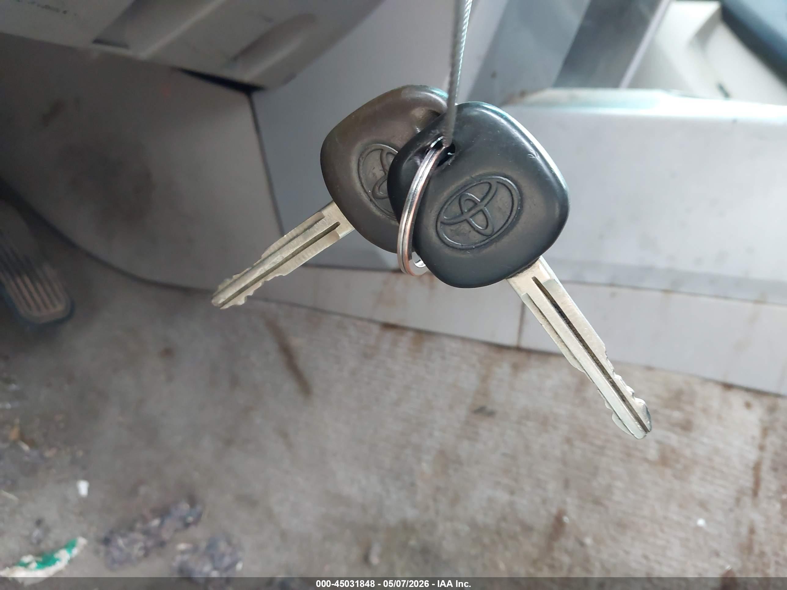TOYOTA 4RUNNER image 11