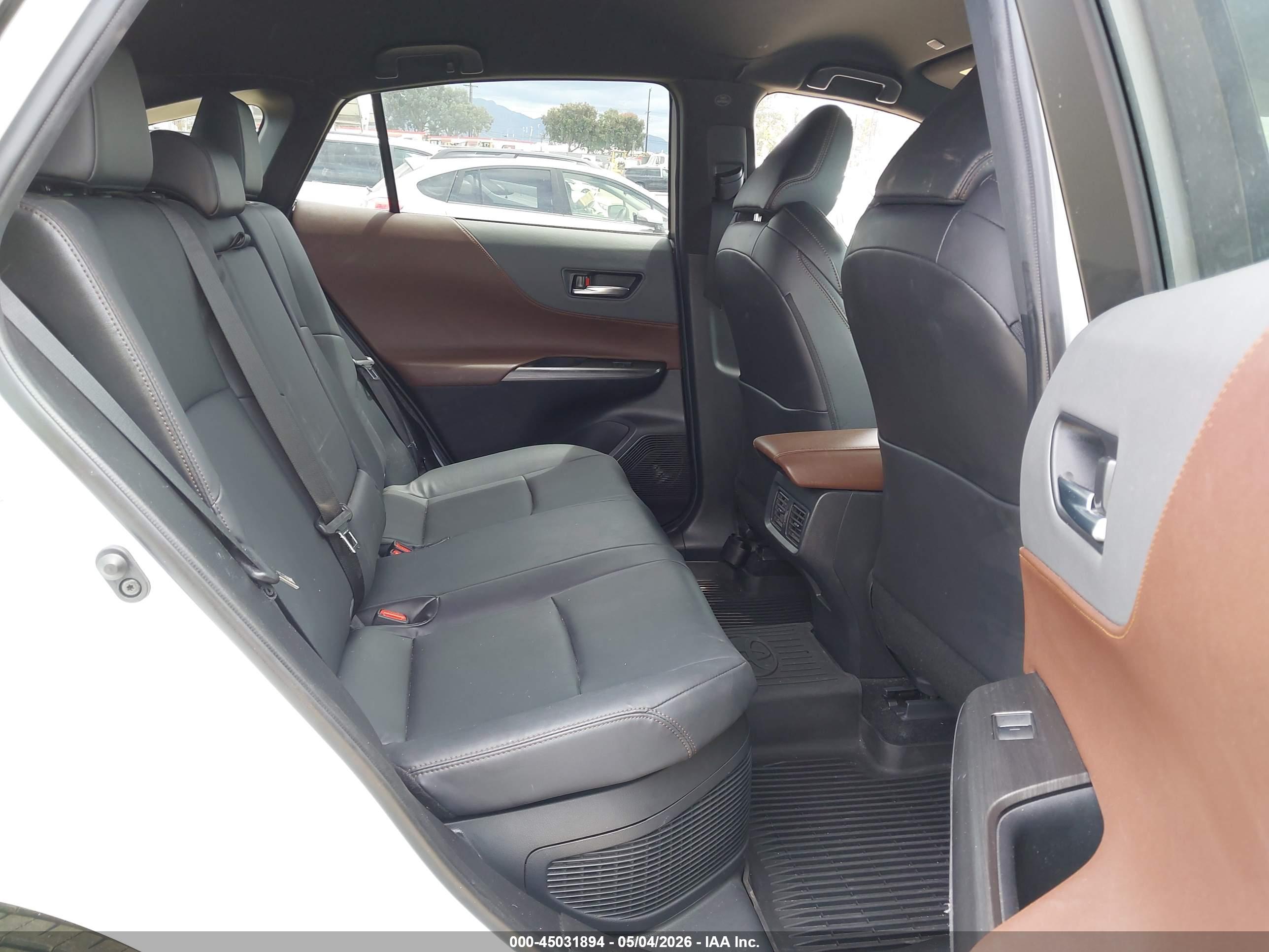 TOYOTA VENZA image 8