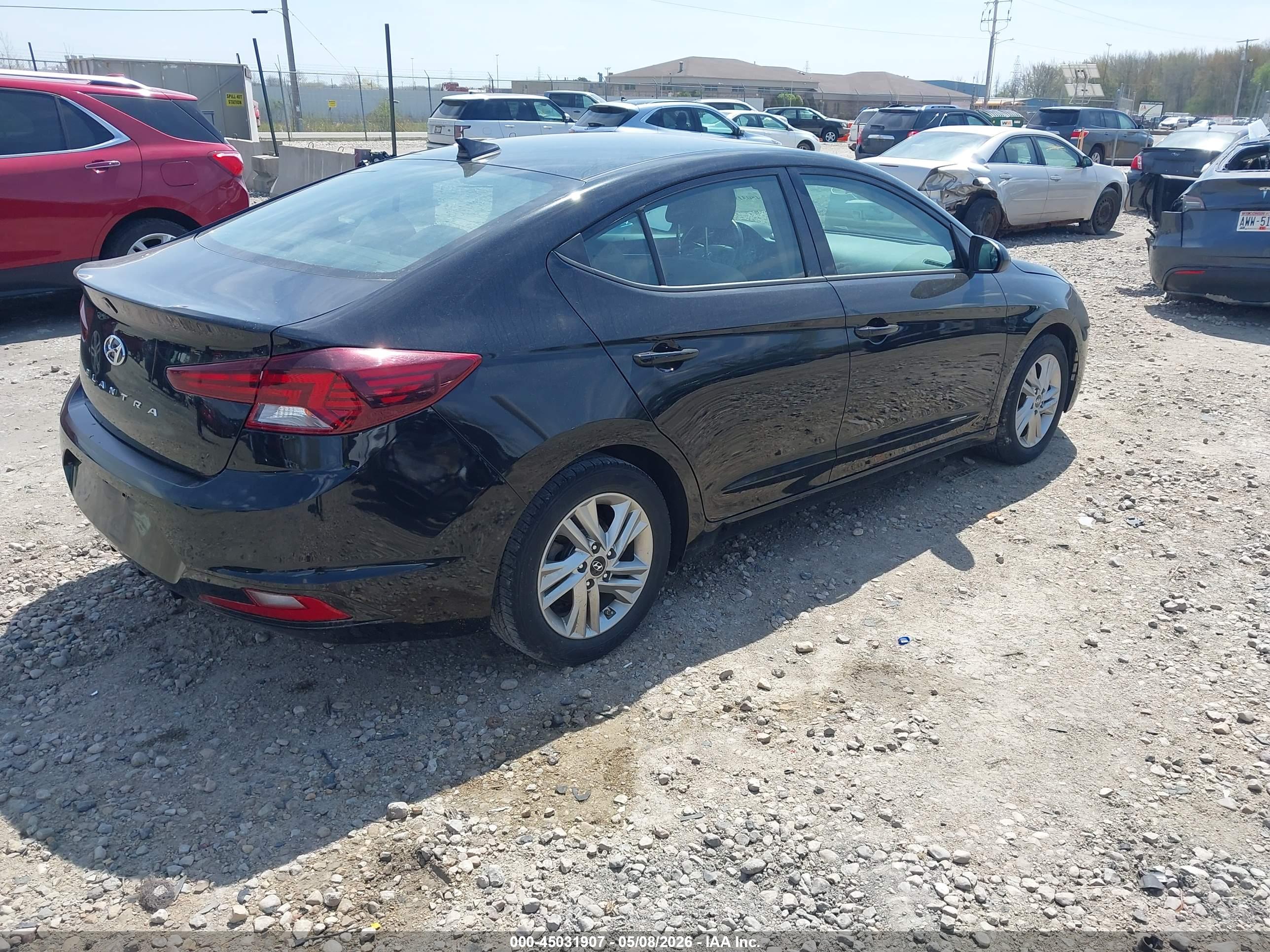 HYUNDAI ELANTRA image 4