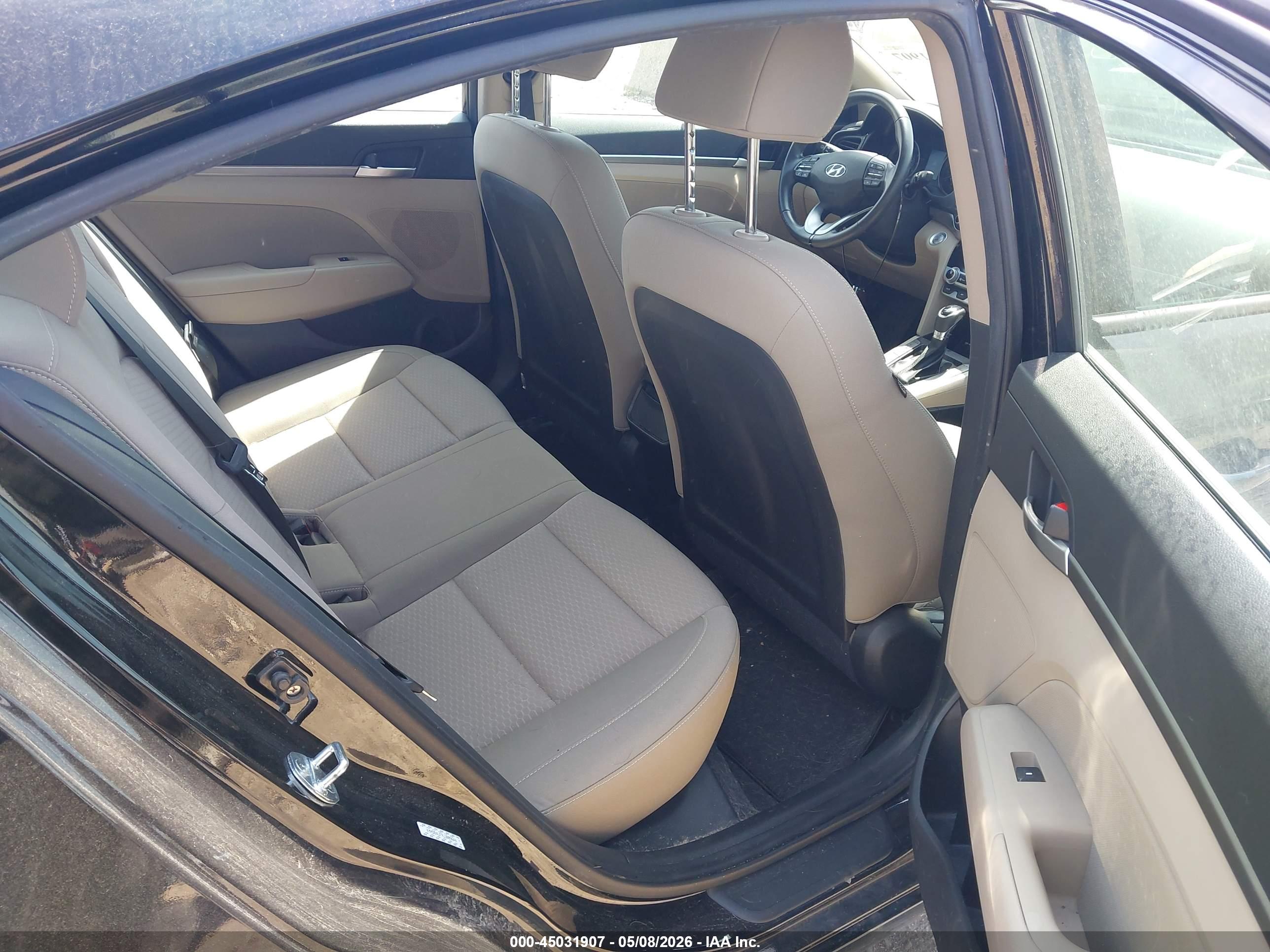 HYUNDAI ELANTRA image 8