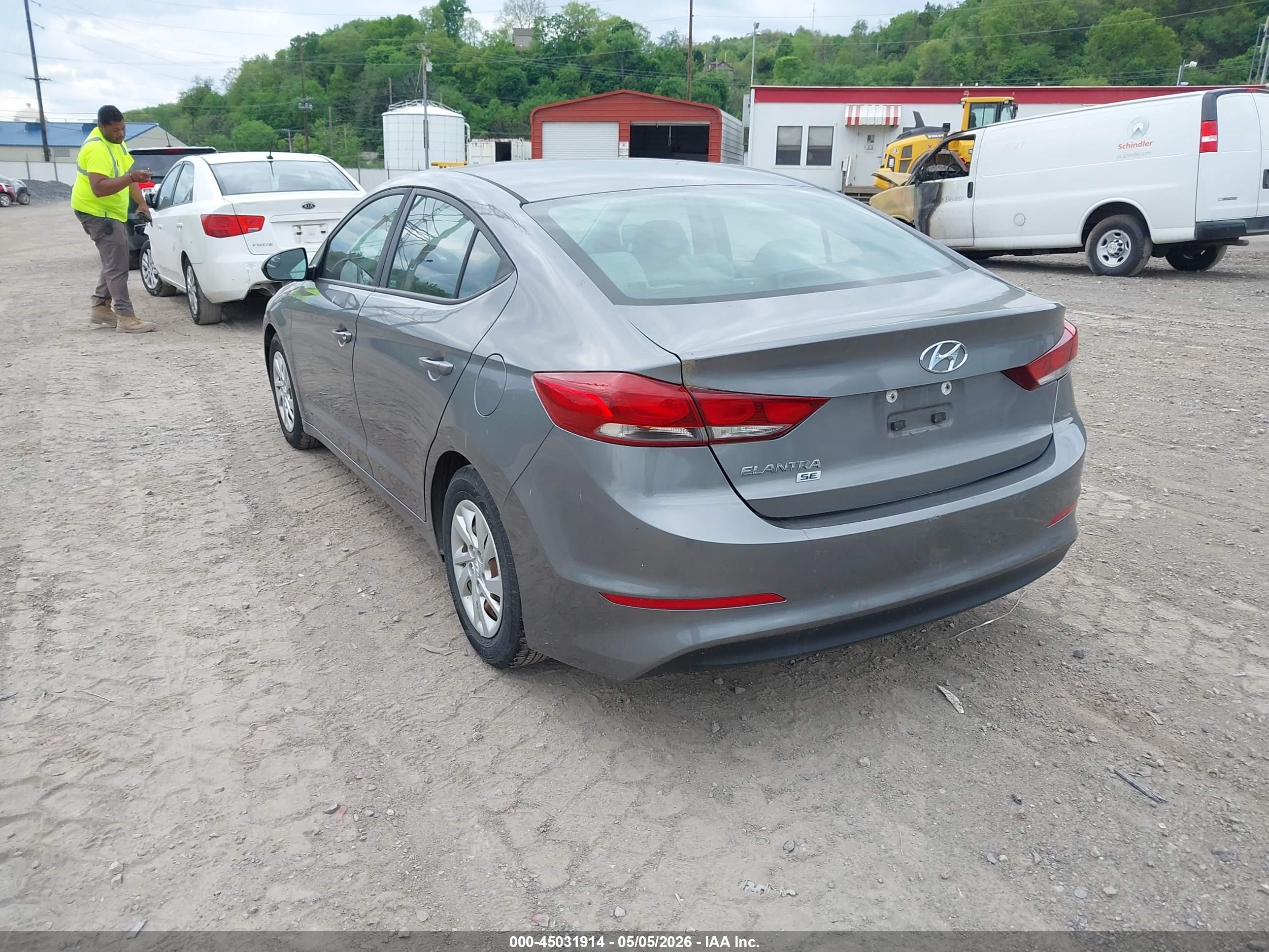 HYUNDAI ELANTRA image 3
