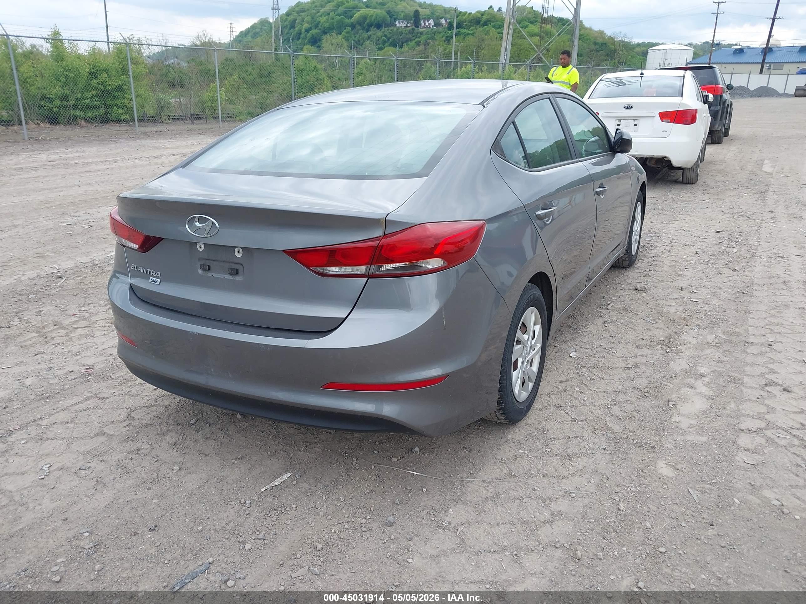 HYUNDAI ELANTRA image 4