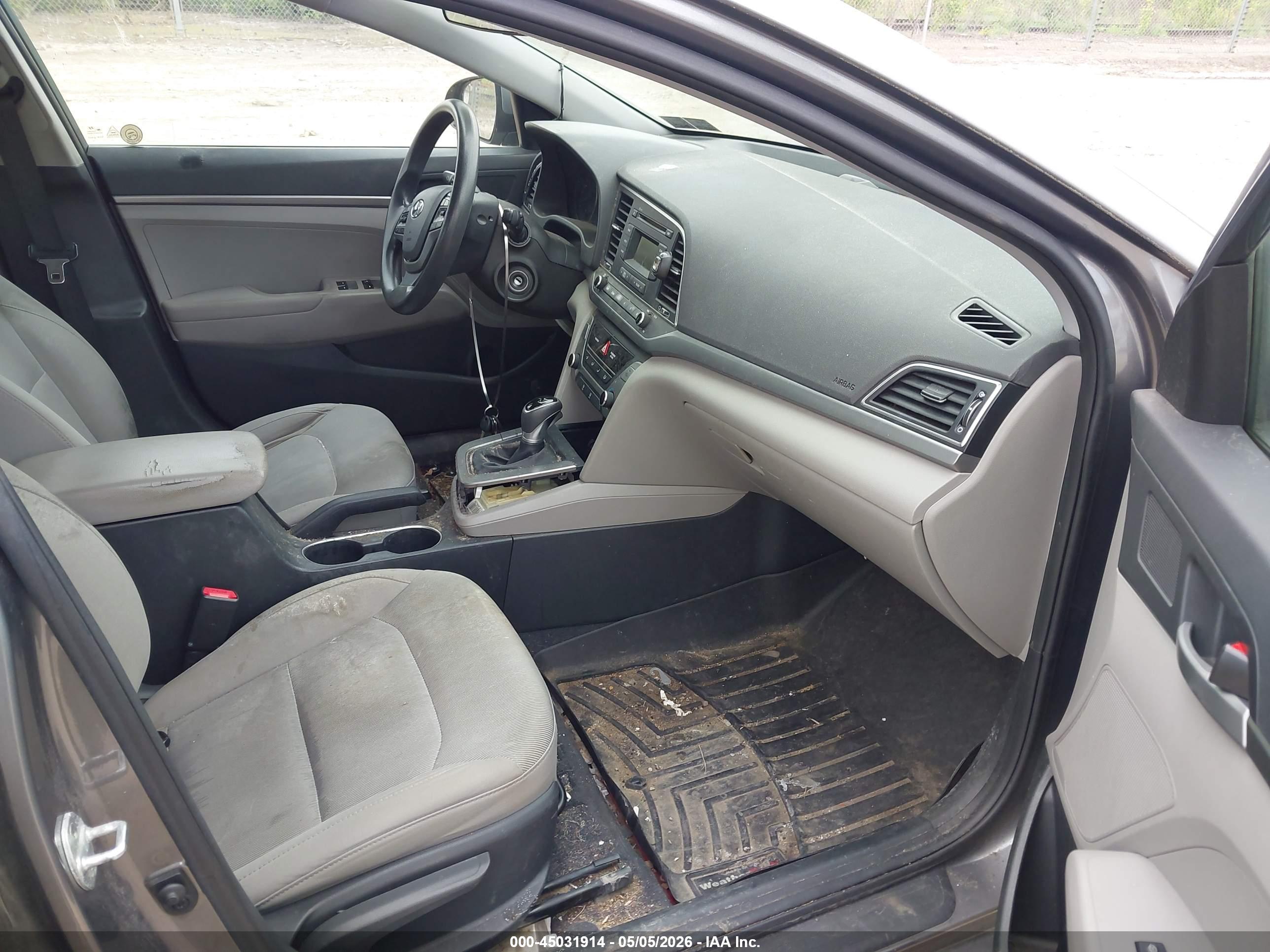HYUNDAI ELANTRA image 5