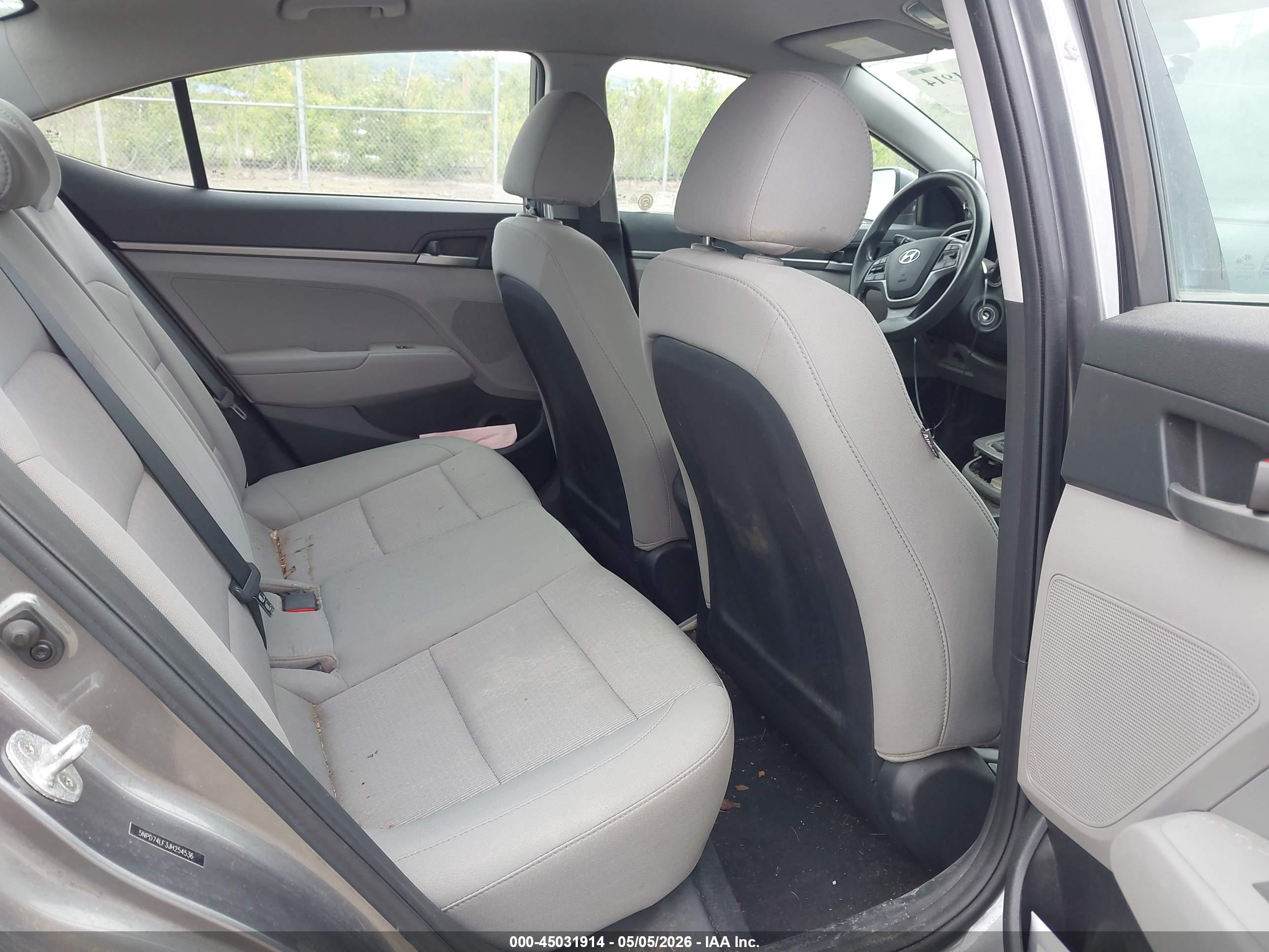 HYUNDAI ELANTRA image 8
