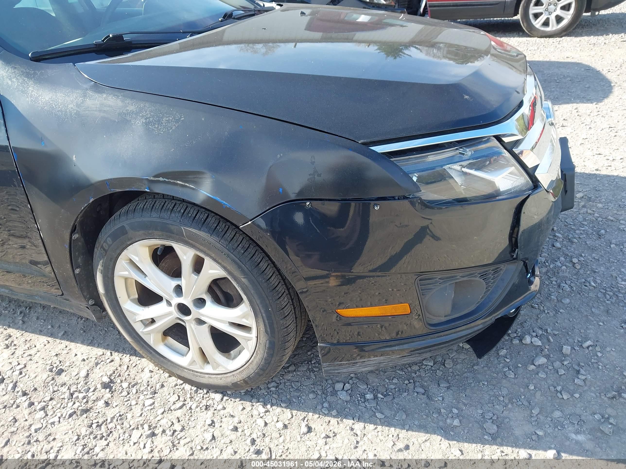 FORD FUSION image 6