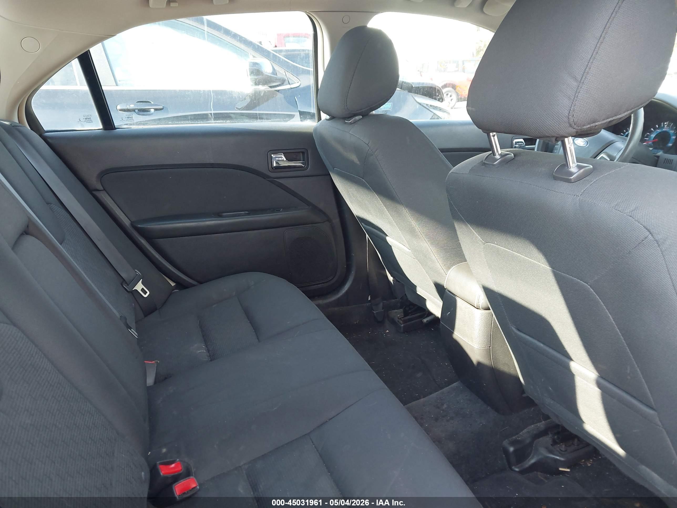 FORD FUSION image 8