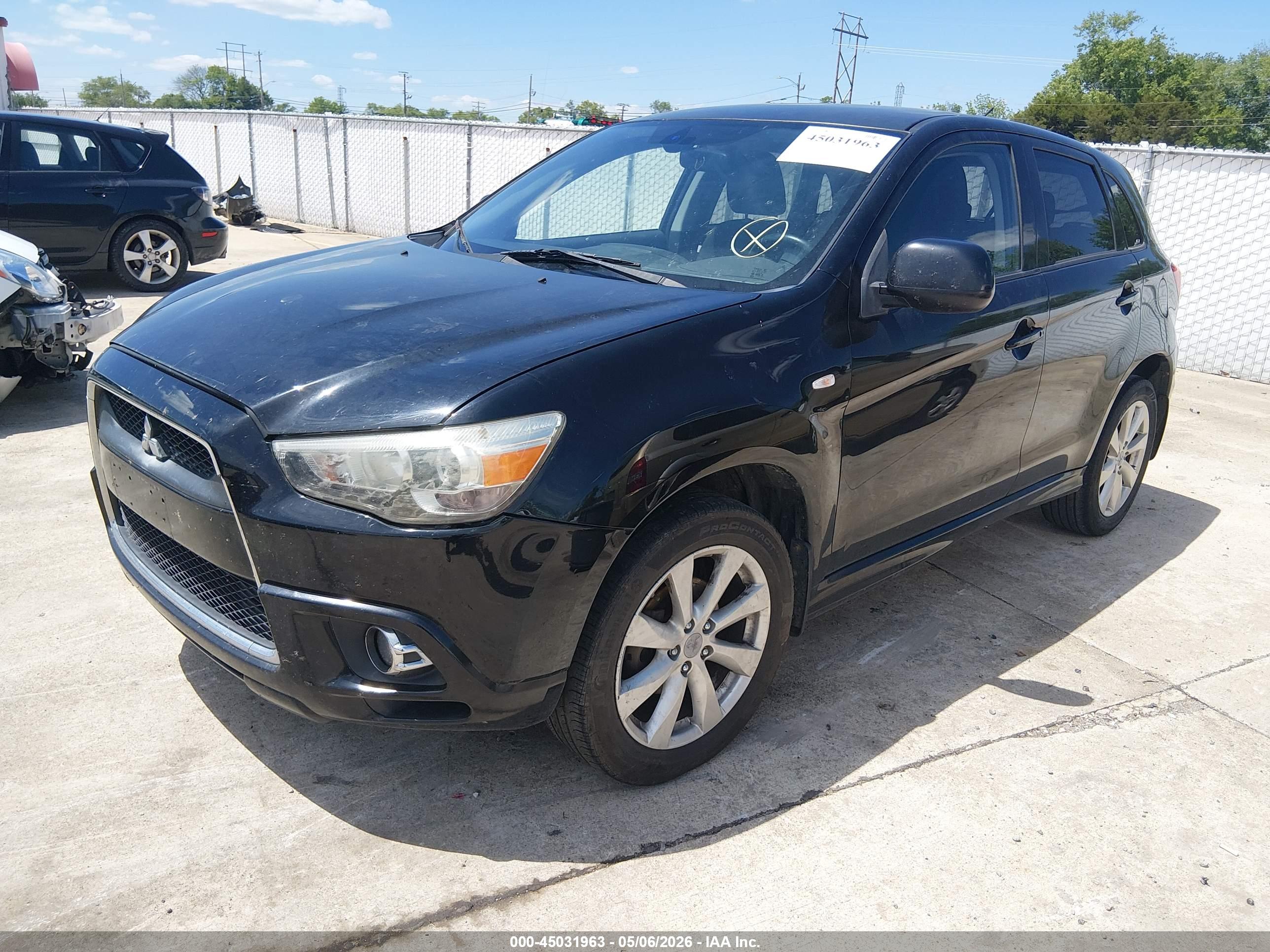MITSUBISHI OUTLANDER image 2