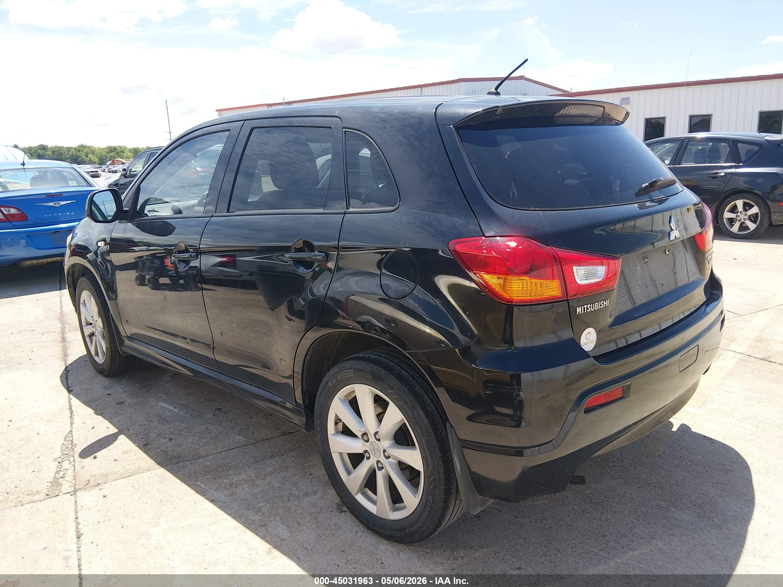 MITSUBISHI OUTLANDER image 3