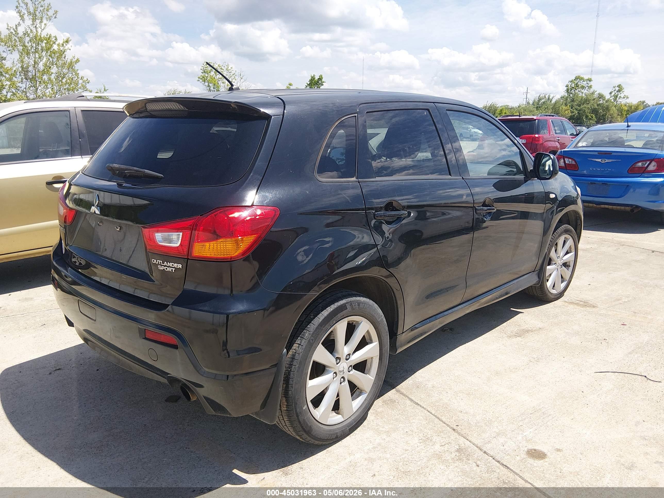 MITSUBISHI OUTLANDER image 4