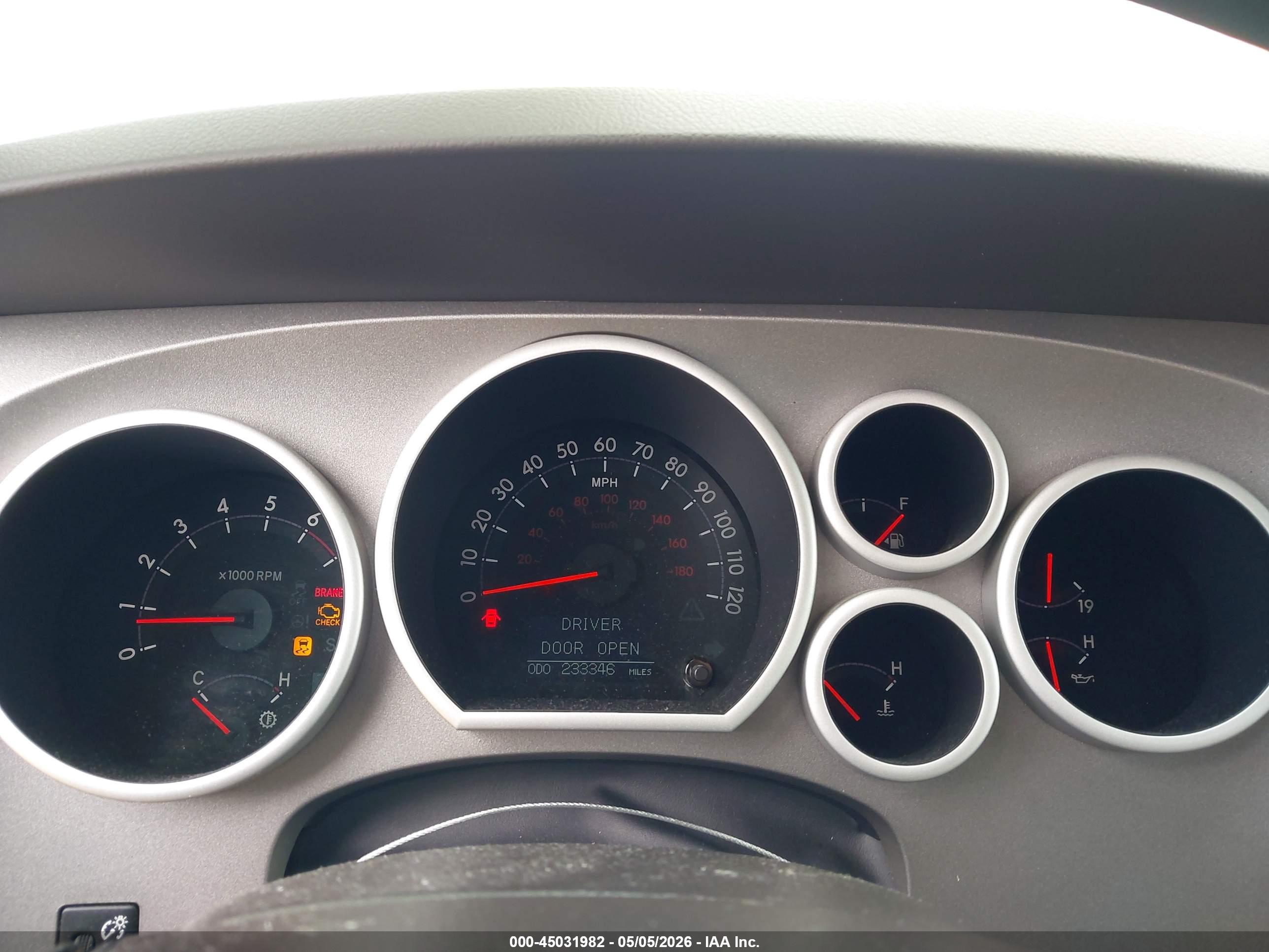TOYOTA TUNDRA image 7
