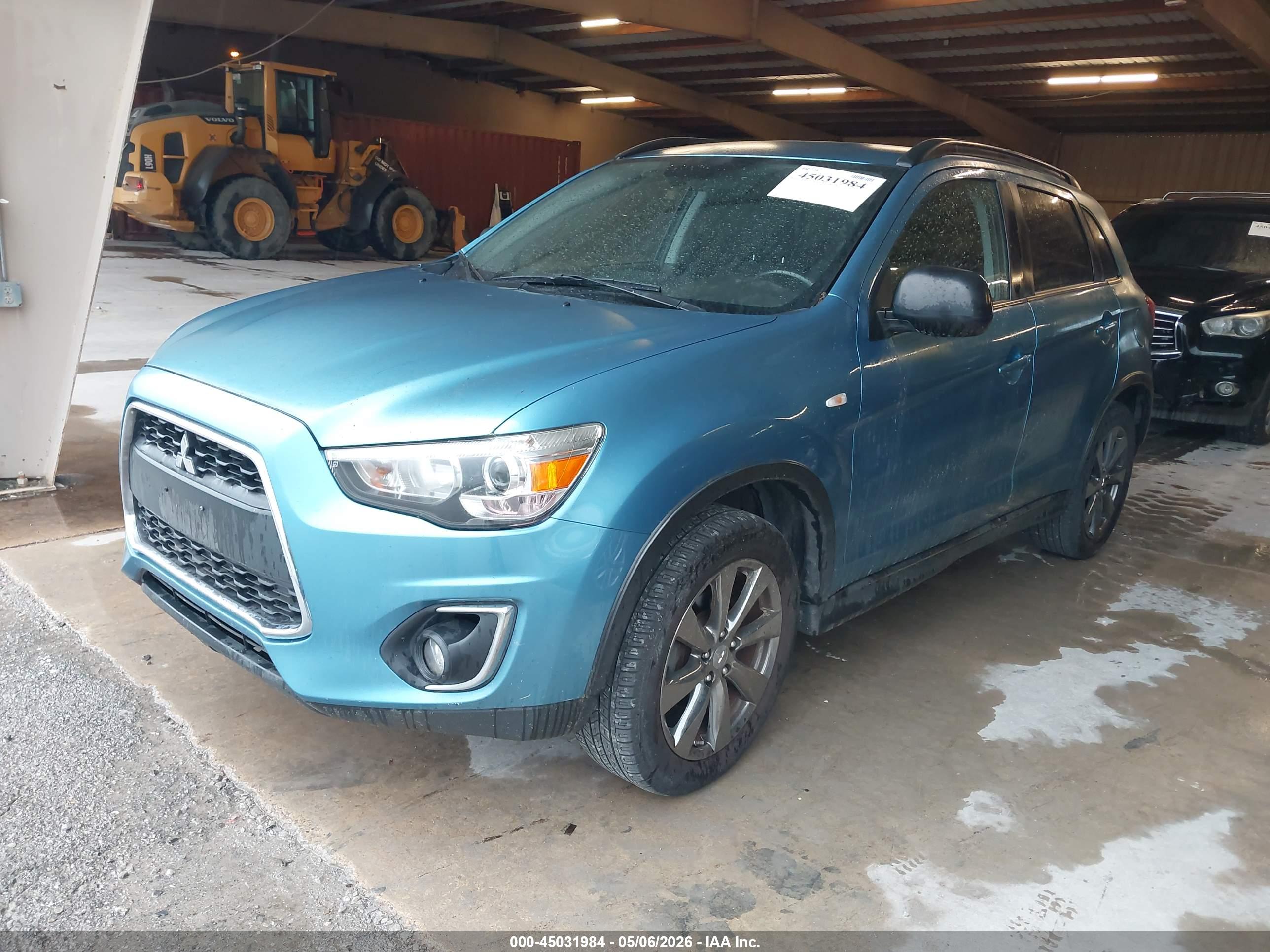 MITSUBISHI OUTLANDER image 2