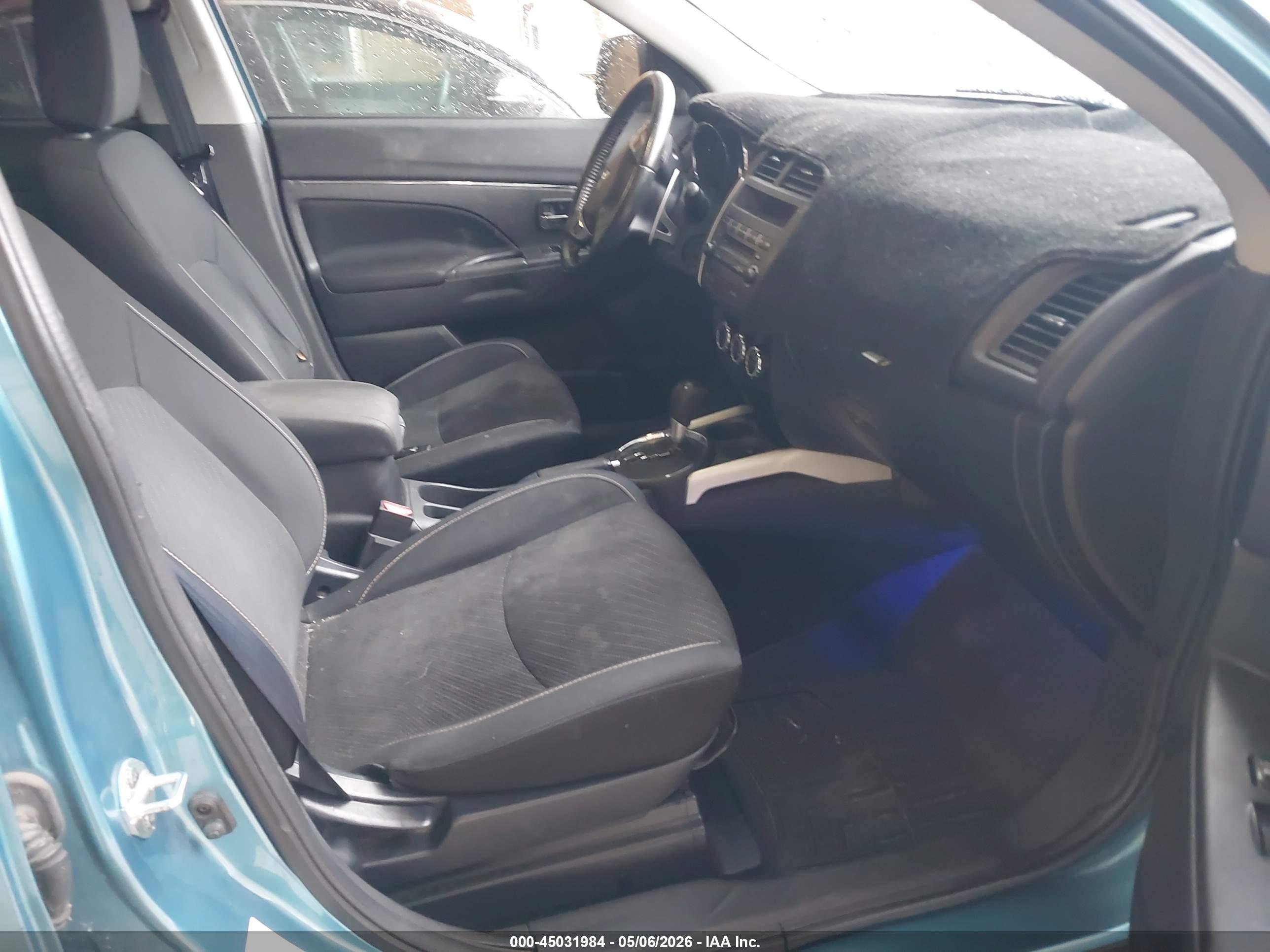 MITSUBISHI OUTLANDER image 5