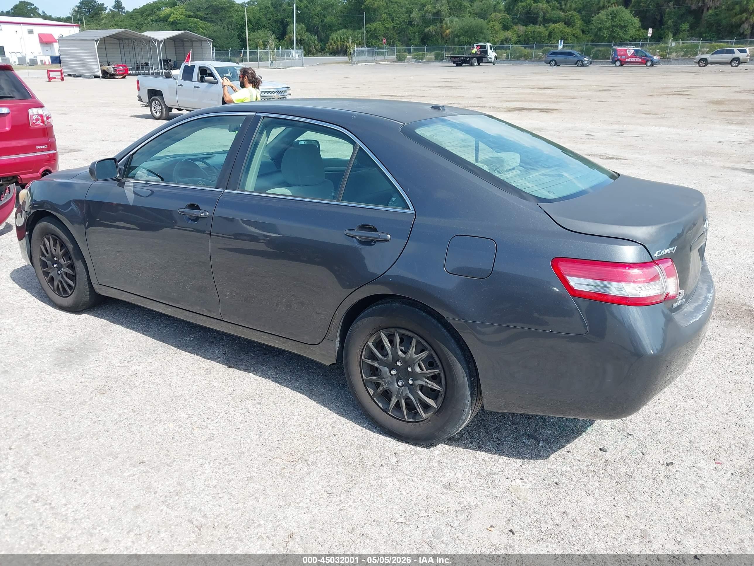 TOYOTA CAMRY image 3