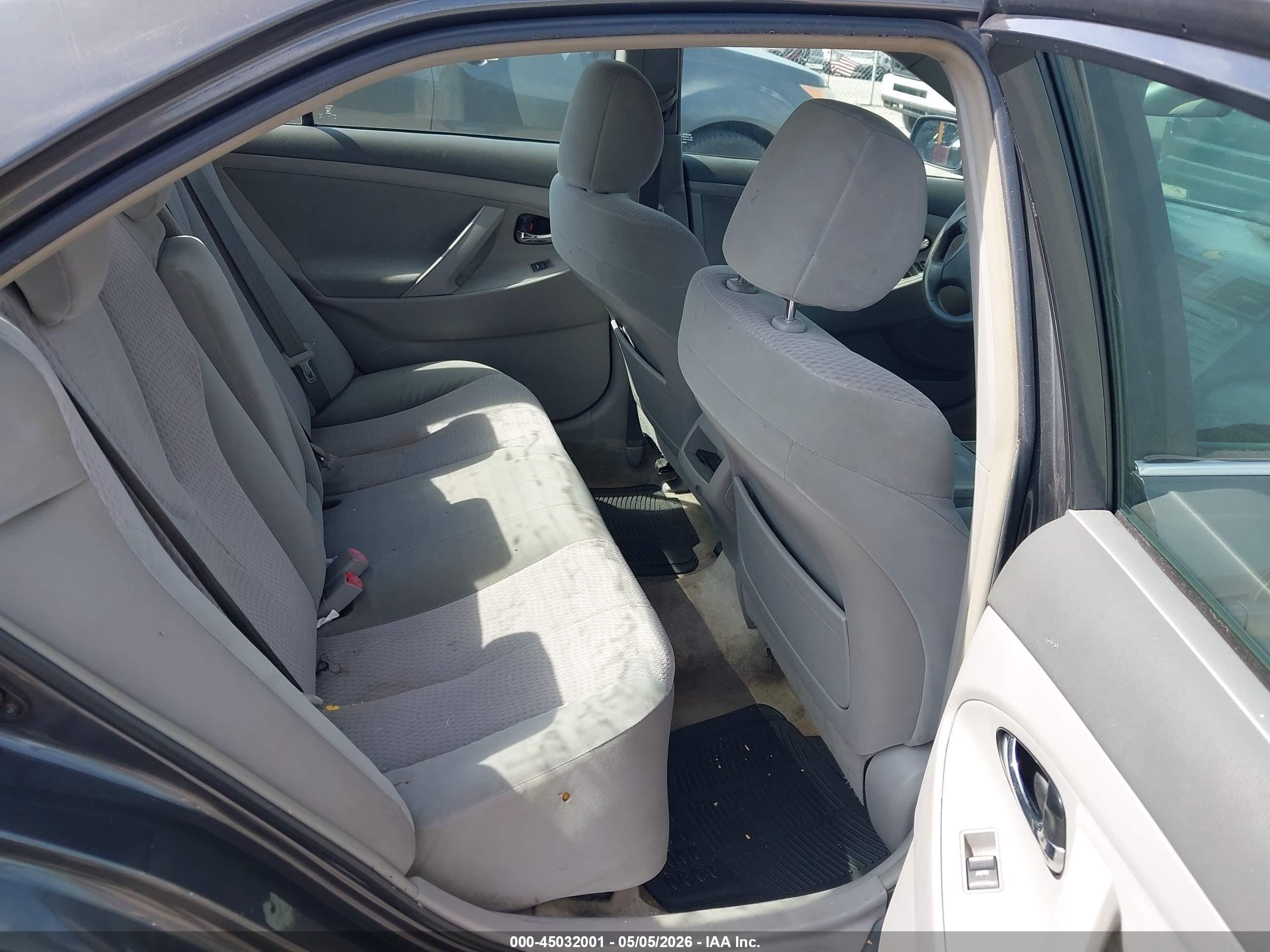 TOYOTA CAMRY image 8