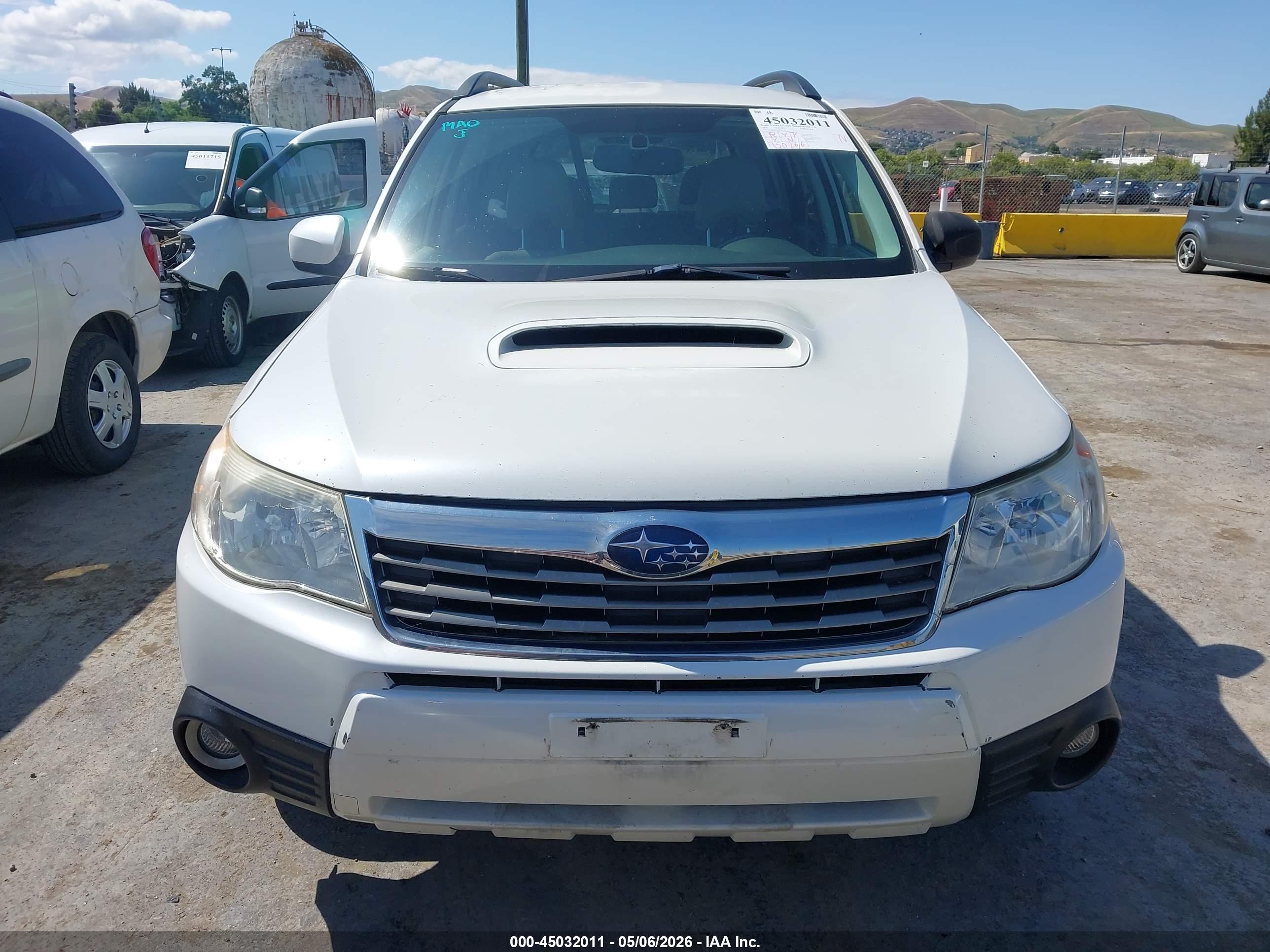 SUBARU FORESTER image 6