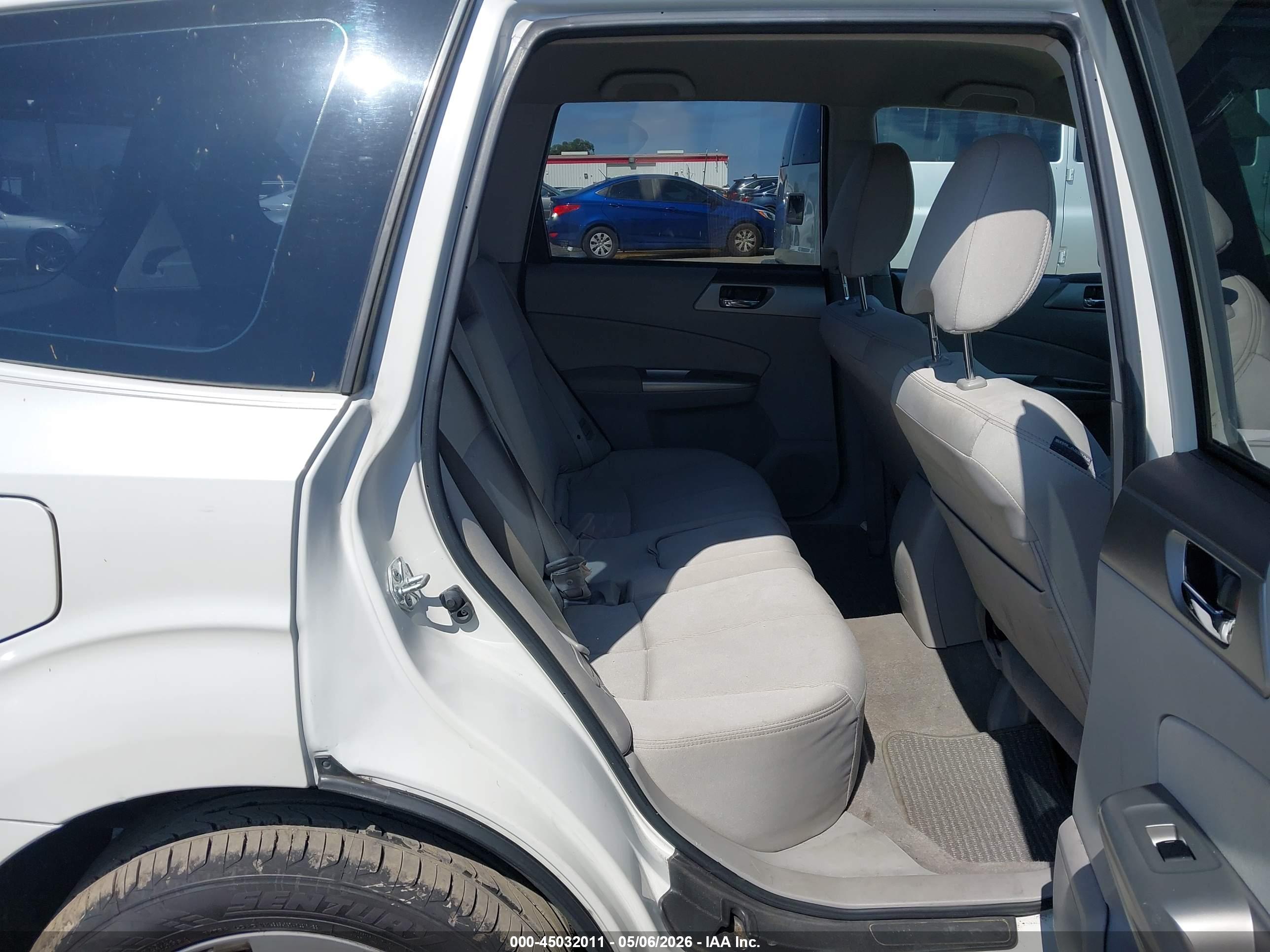 SUBARU FORESTER image 8