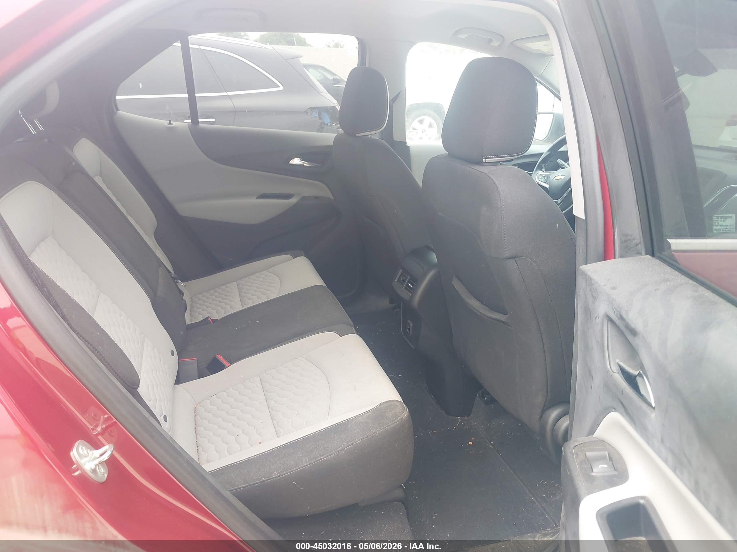 CHEVROLET EQUINOX image 8