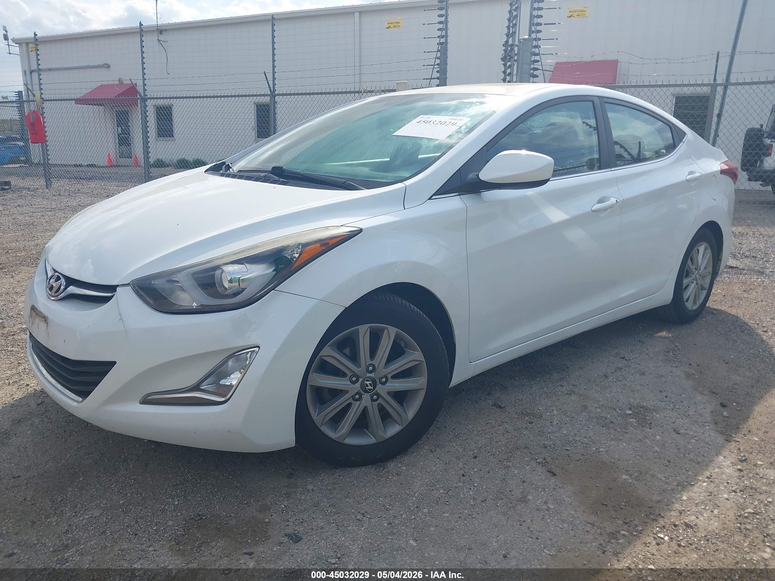 HYUNDAI ELANTRA image 2