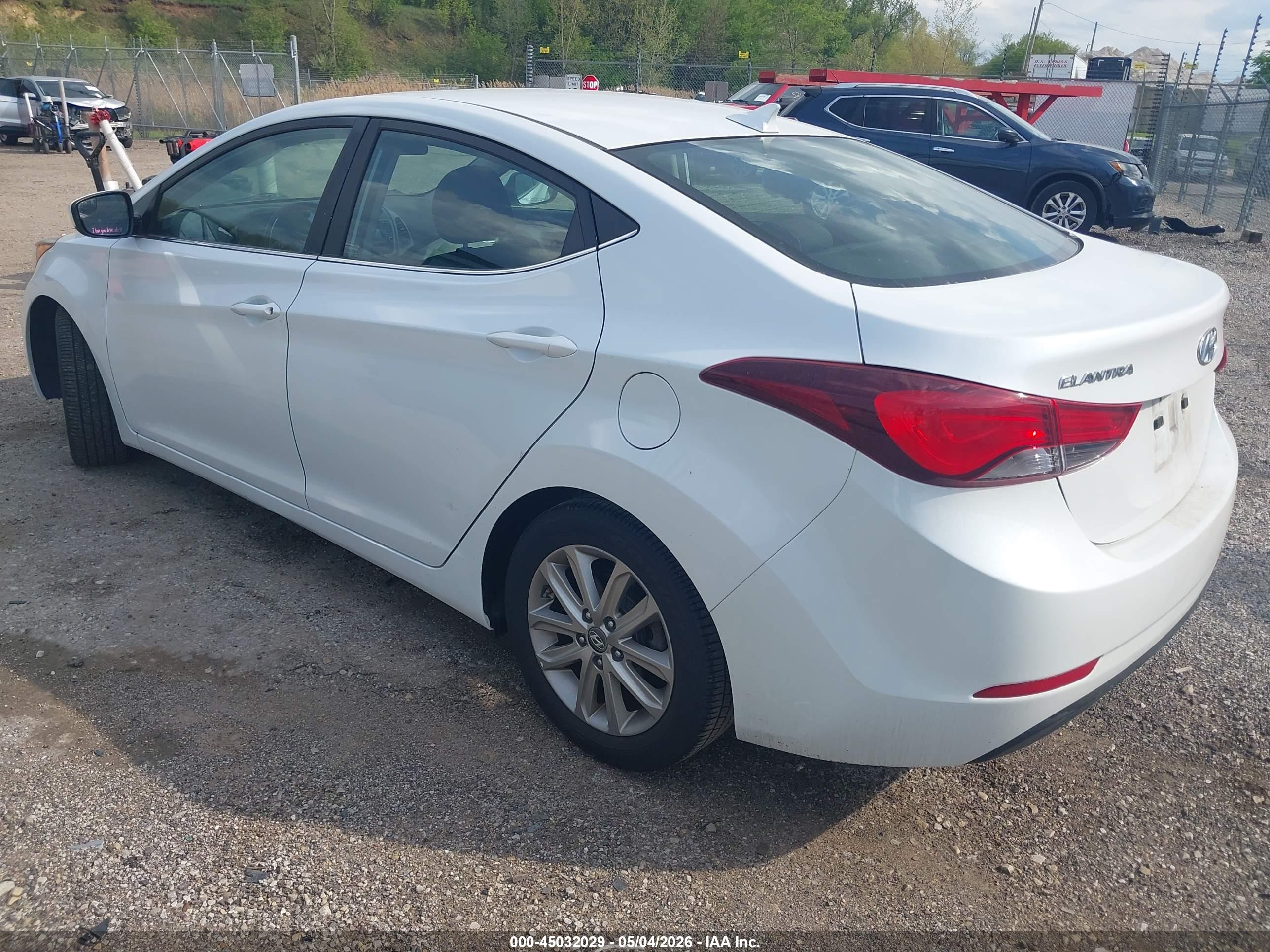 HYUNDAI ELANTRA image 3
