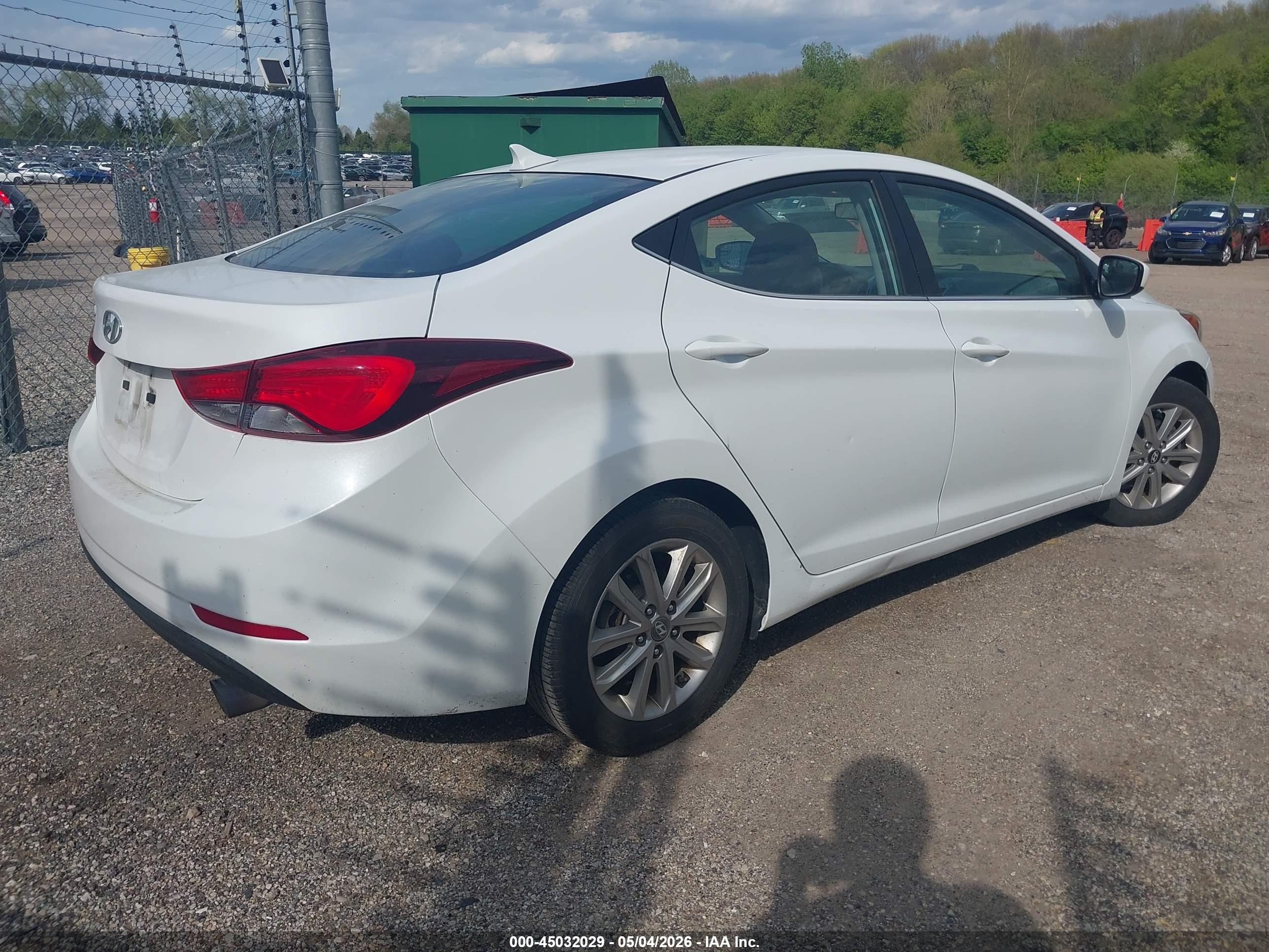 HYUNDAI ELANTRA image 4