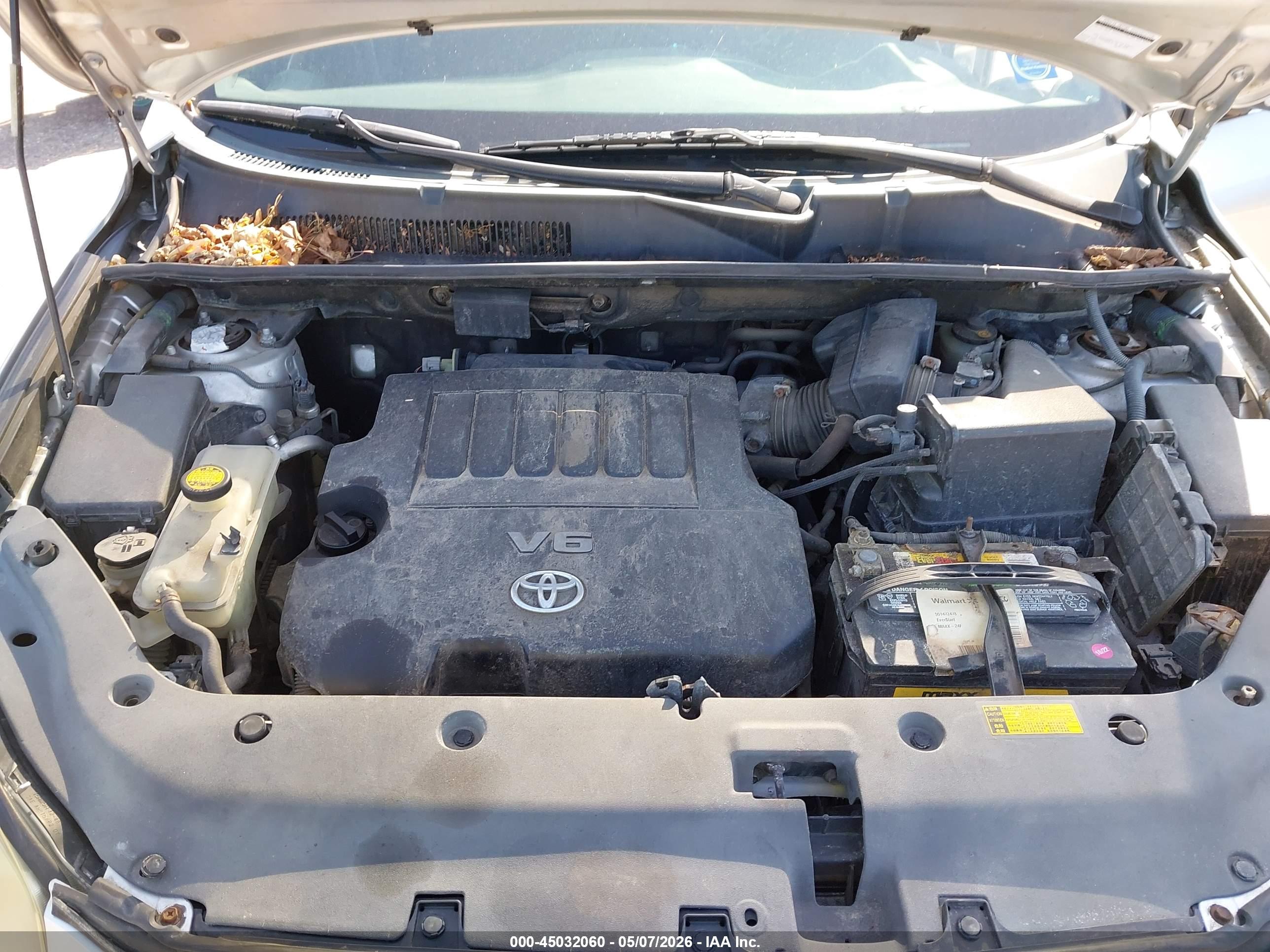 TOYOTA RAV4 image 10