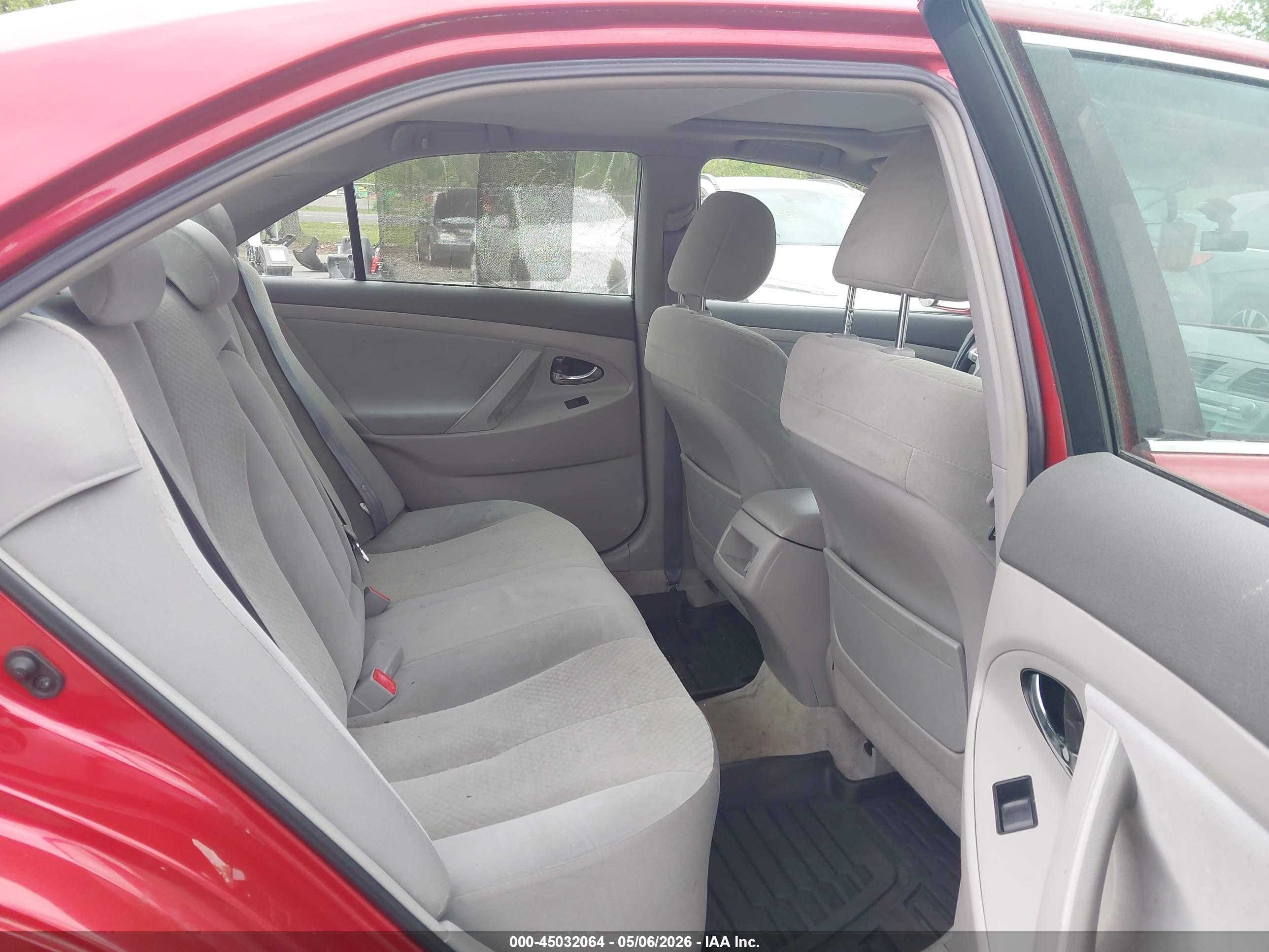 TOYOTA CAMRY image 8