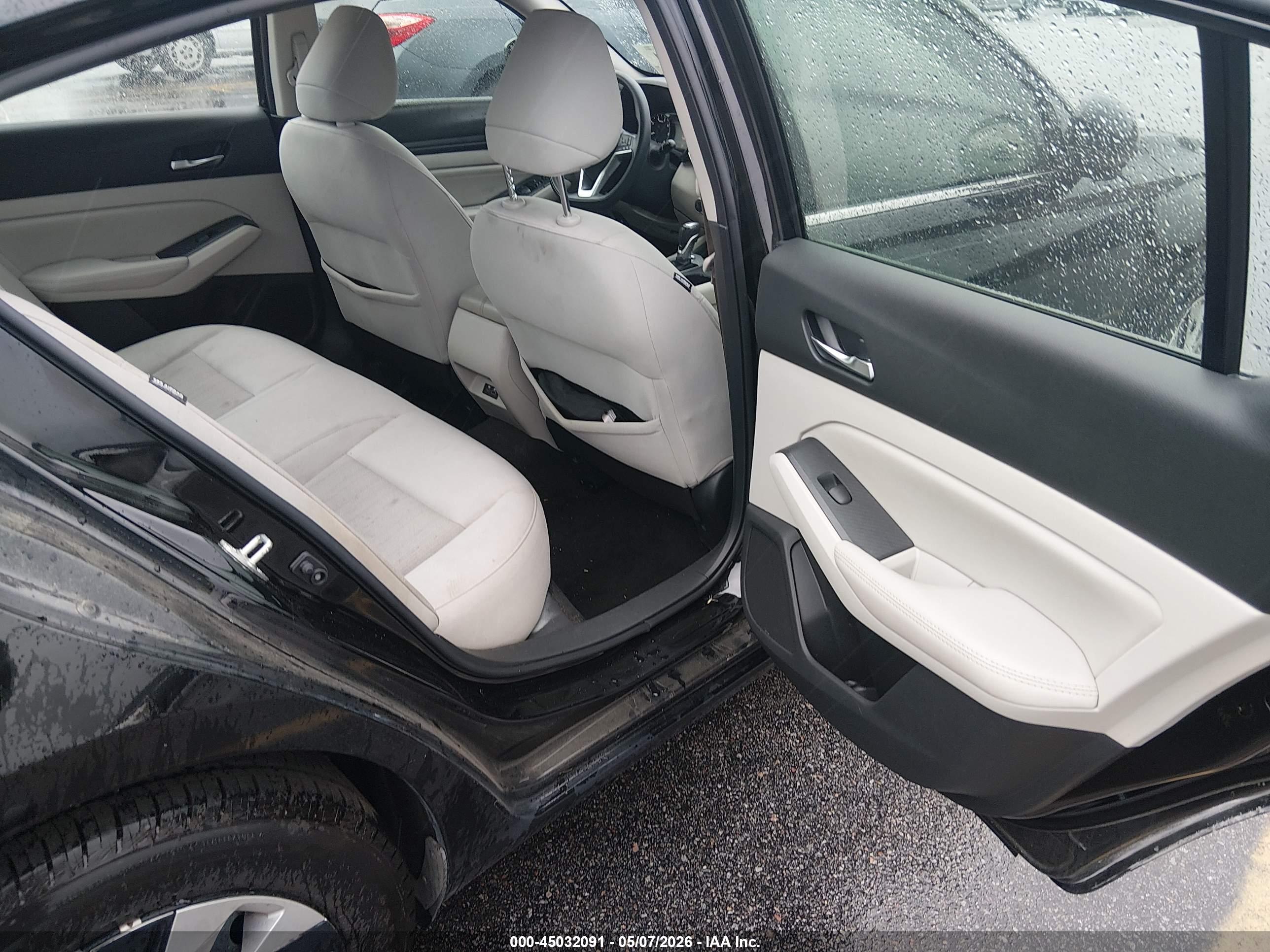 NISSAN ALTIMA image 8