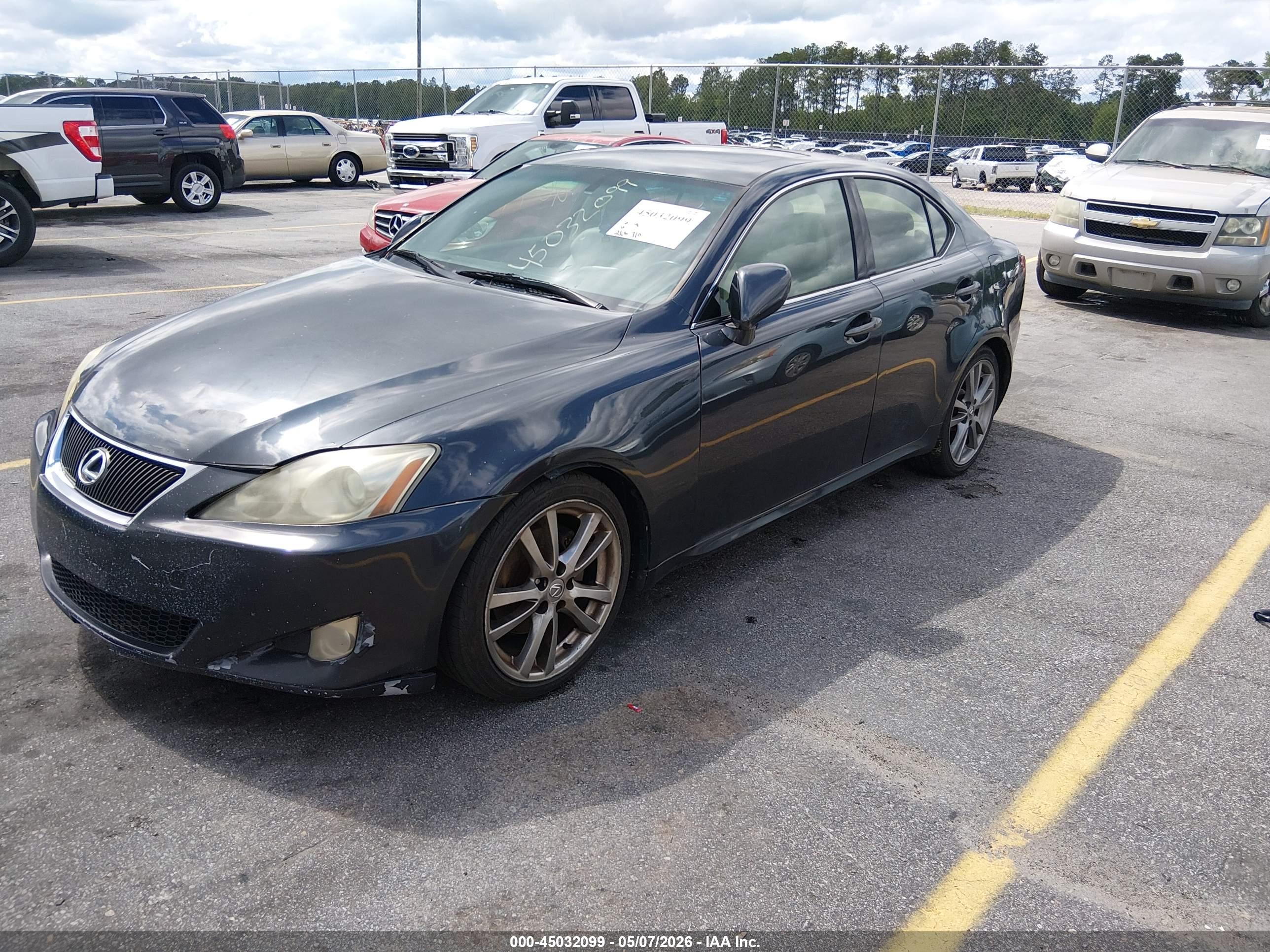 LEXUS IS image 2