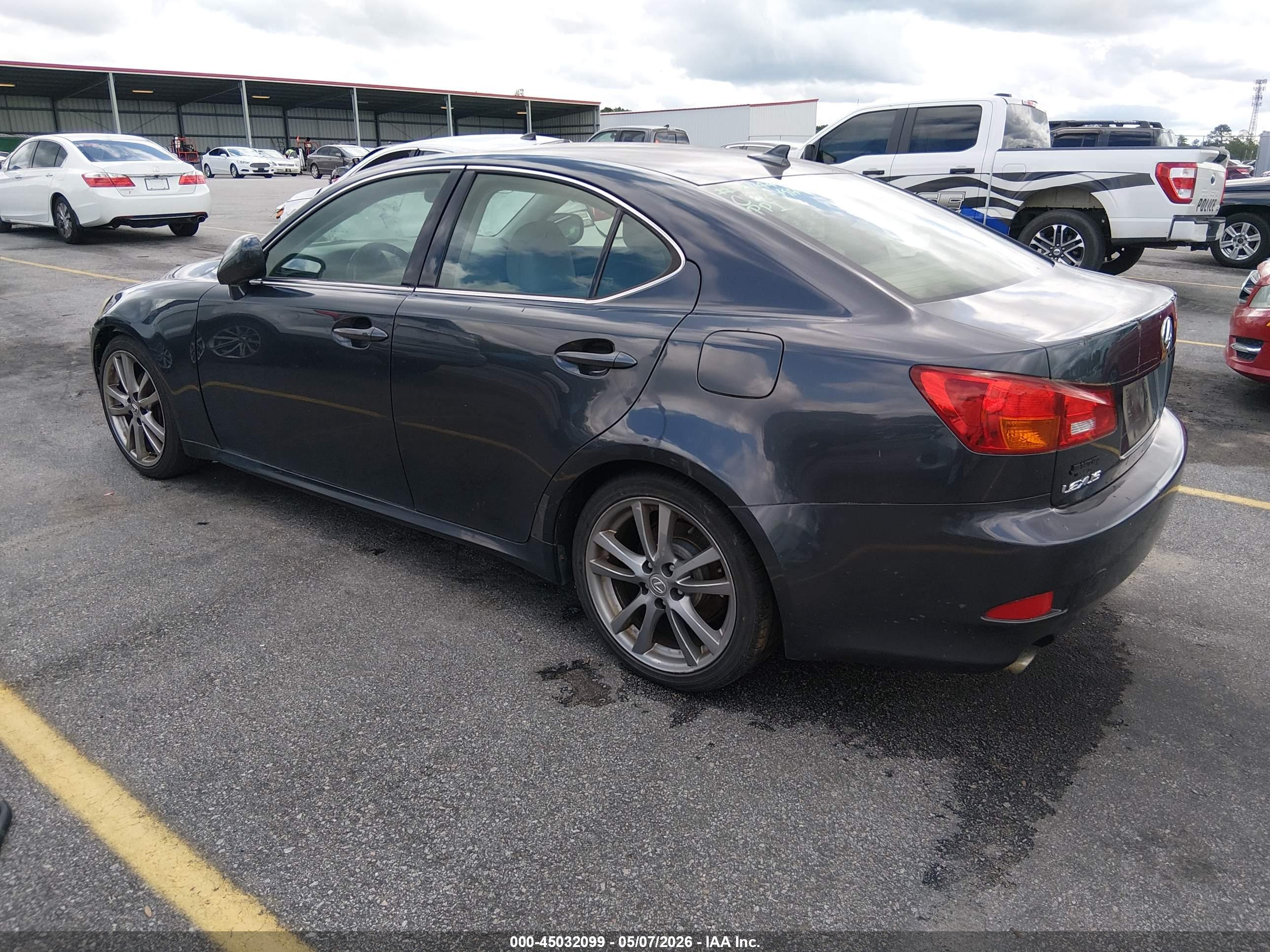 LEXUS IS image 3