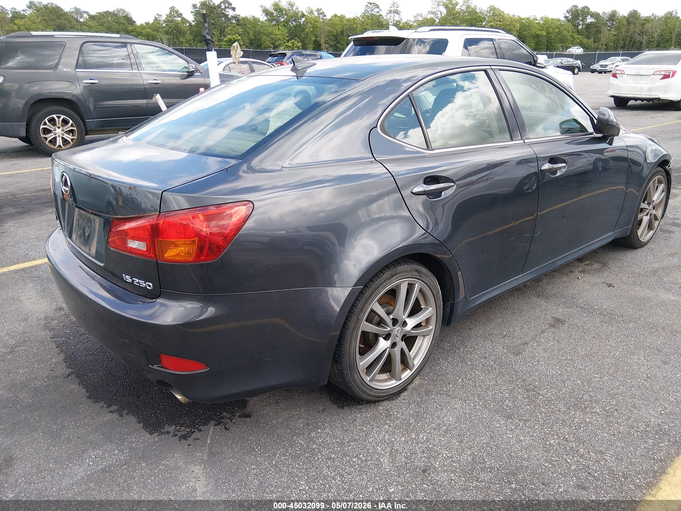 LEXUS IS image 4