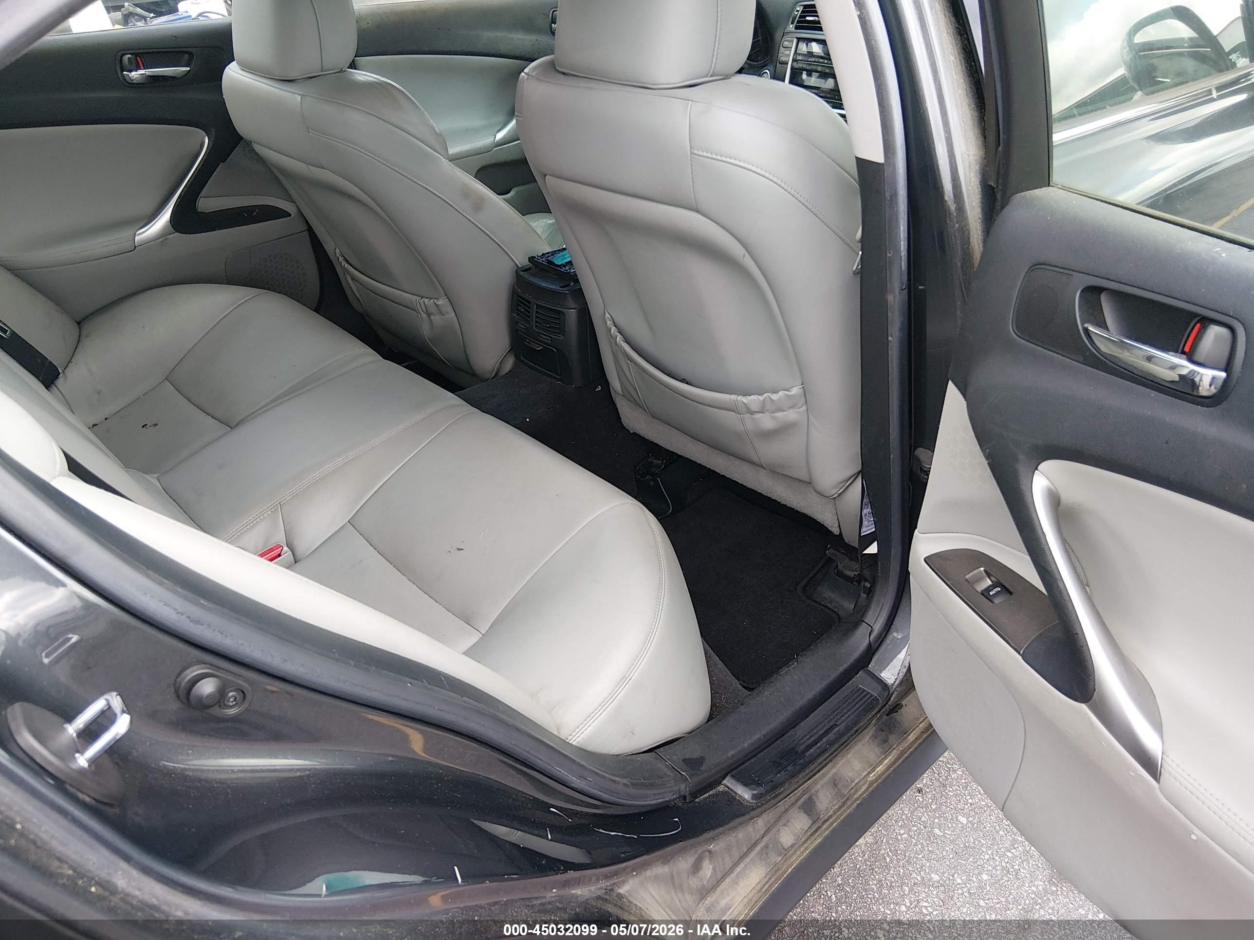 LEXUS IS image 8