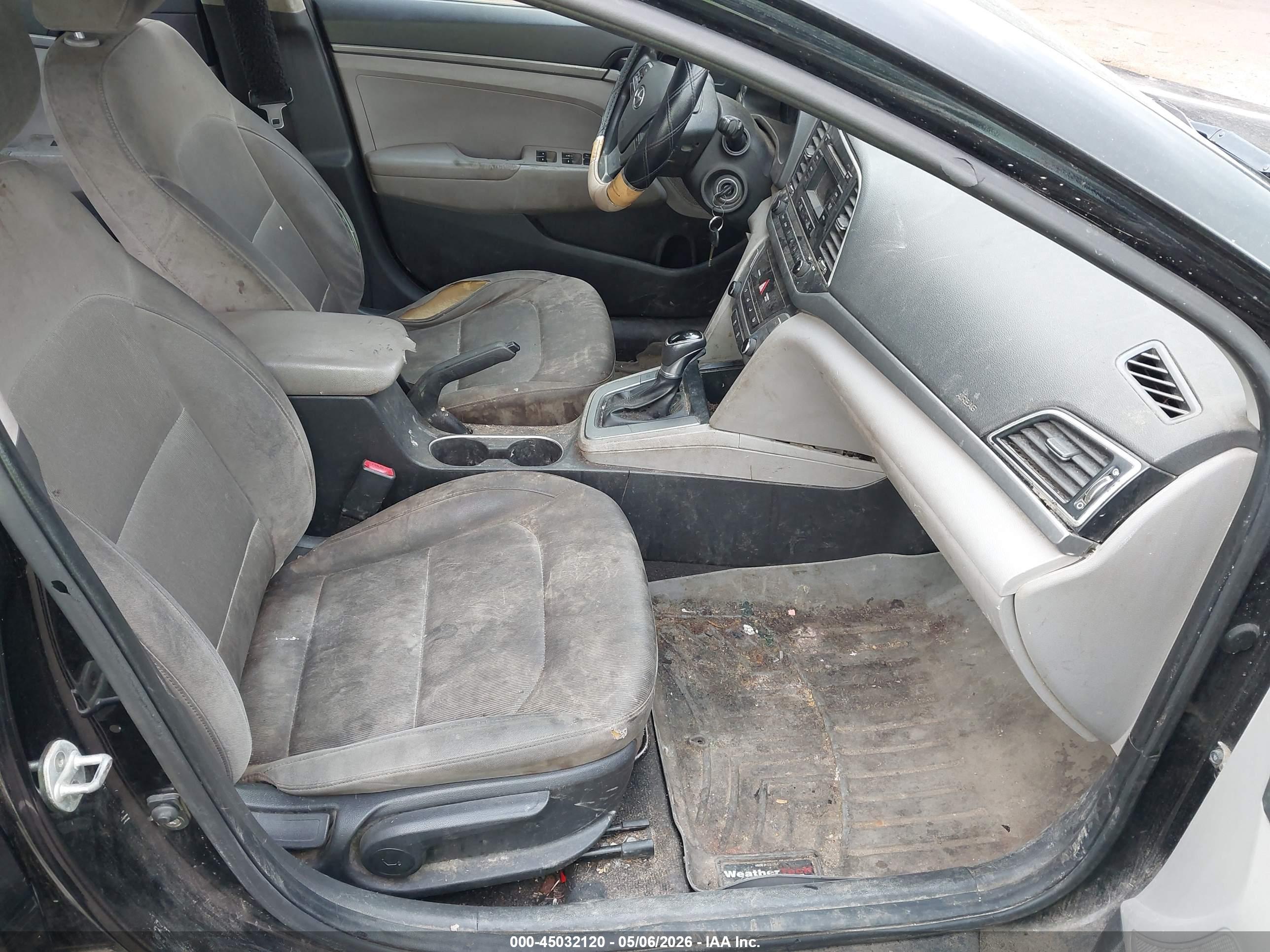 HYUNDAI ELANTRA image 5