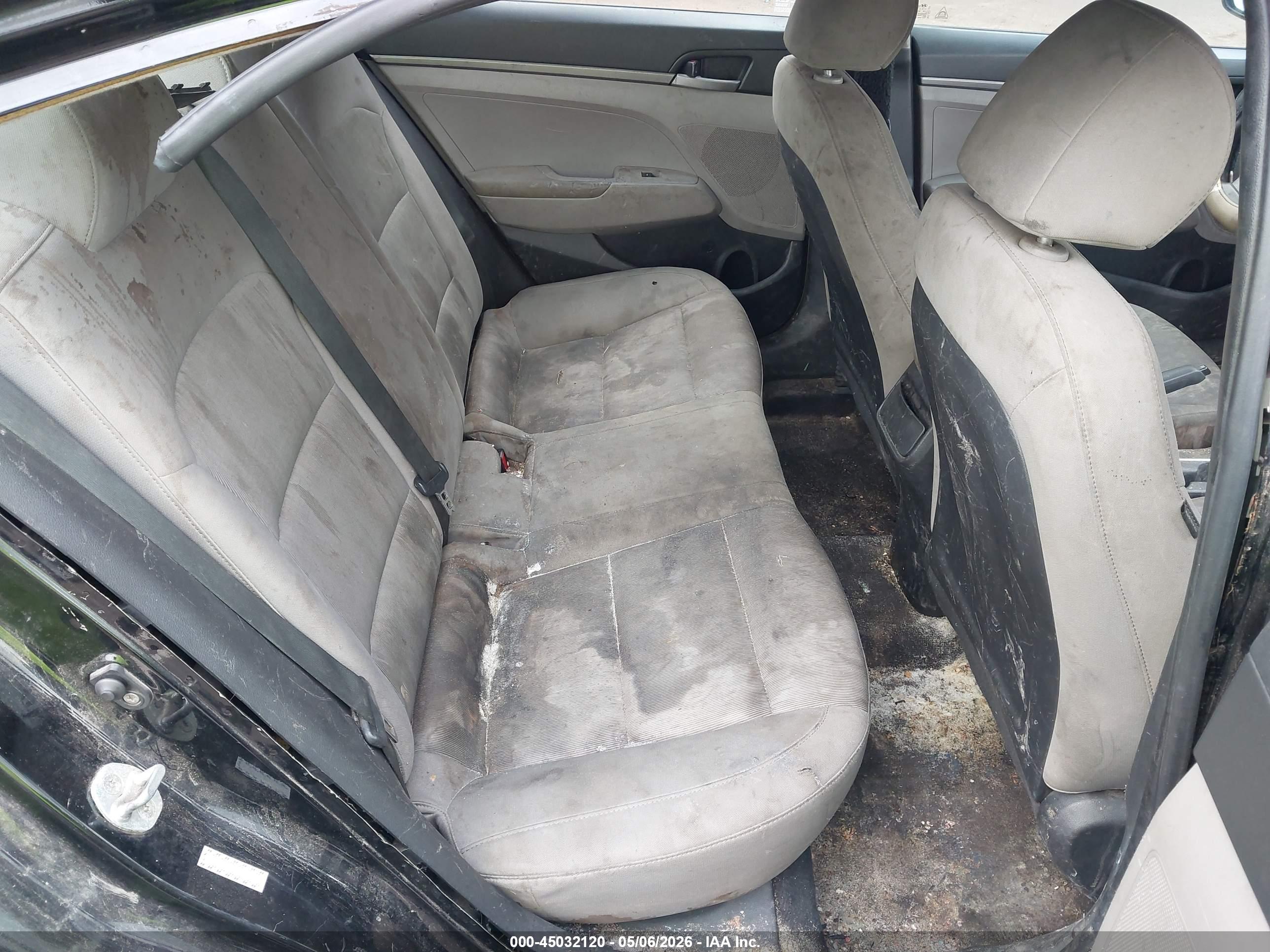 HYUNDAI ELANTRA image 8