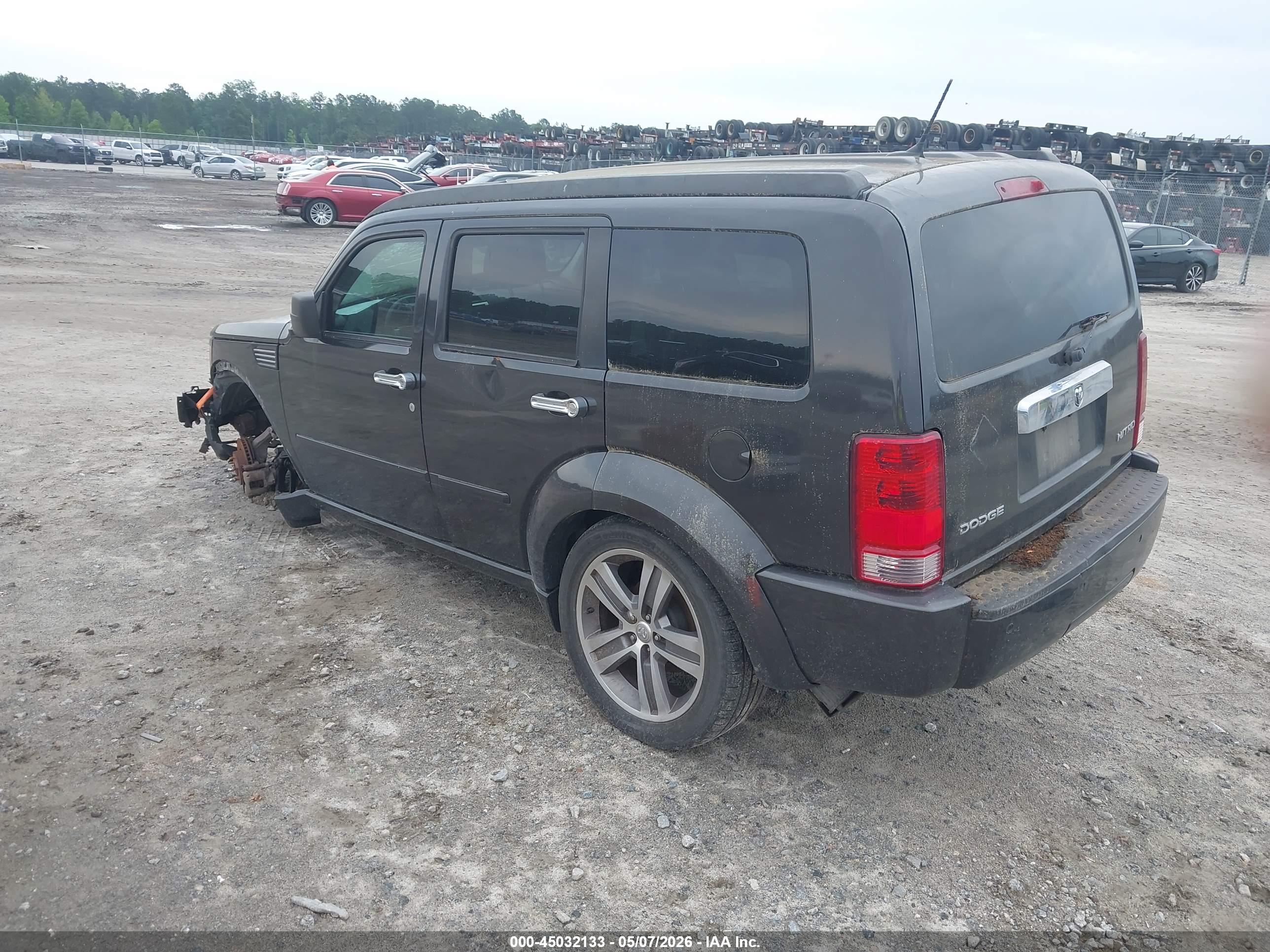 DODGE NITRO image 3