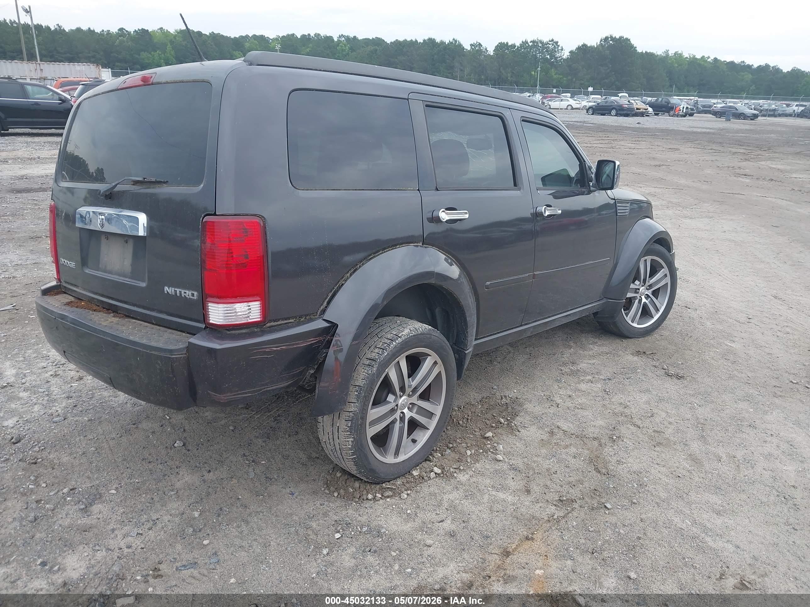 DODGE NITRO image 4