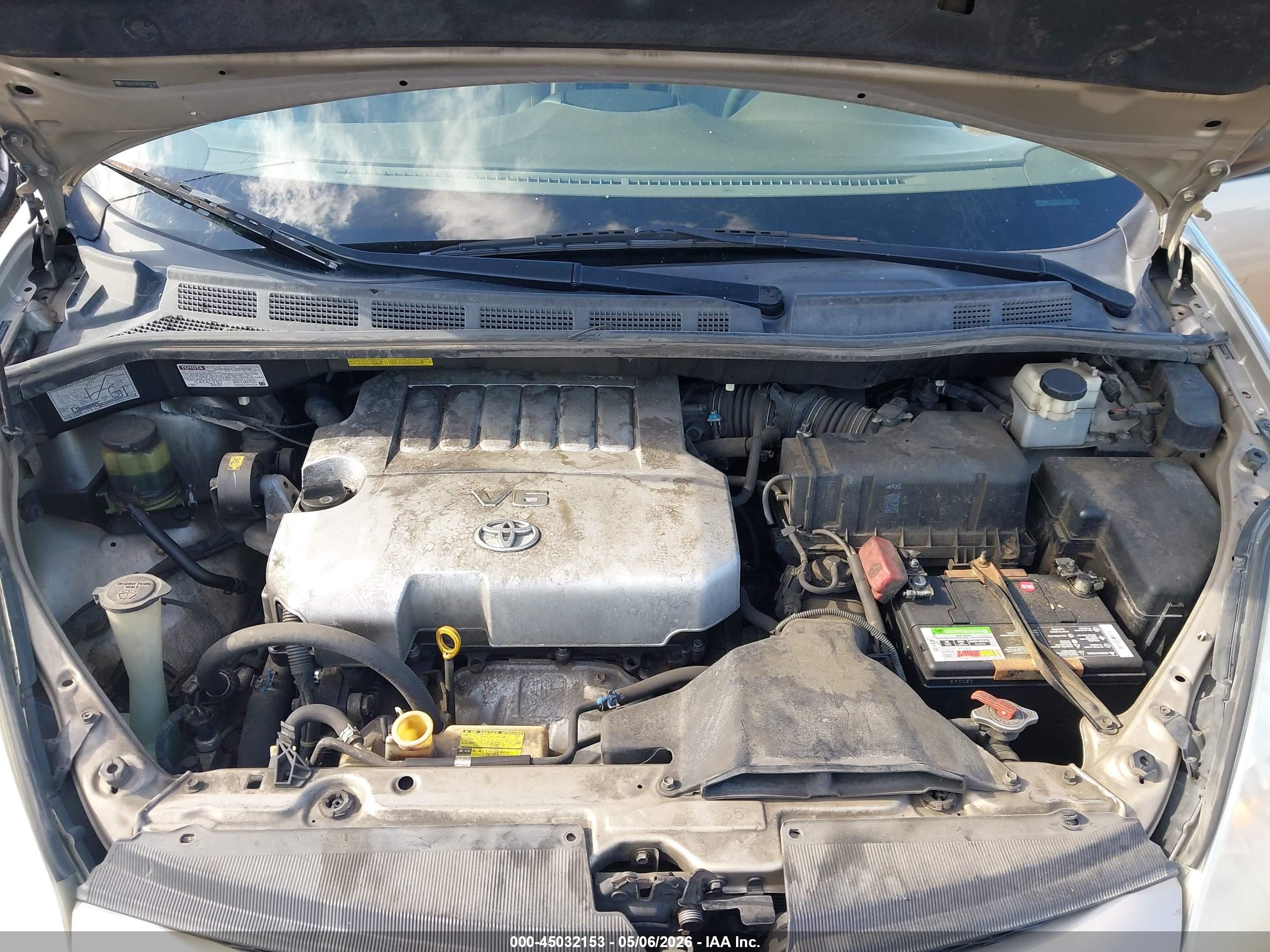 TOYOTA SIENNA image 10