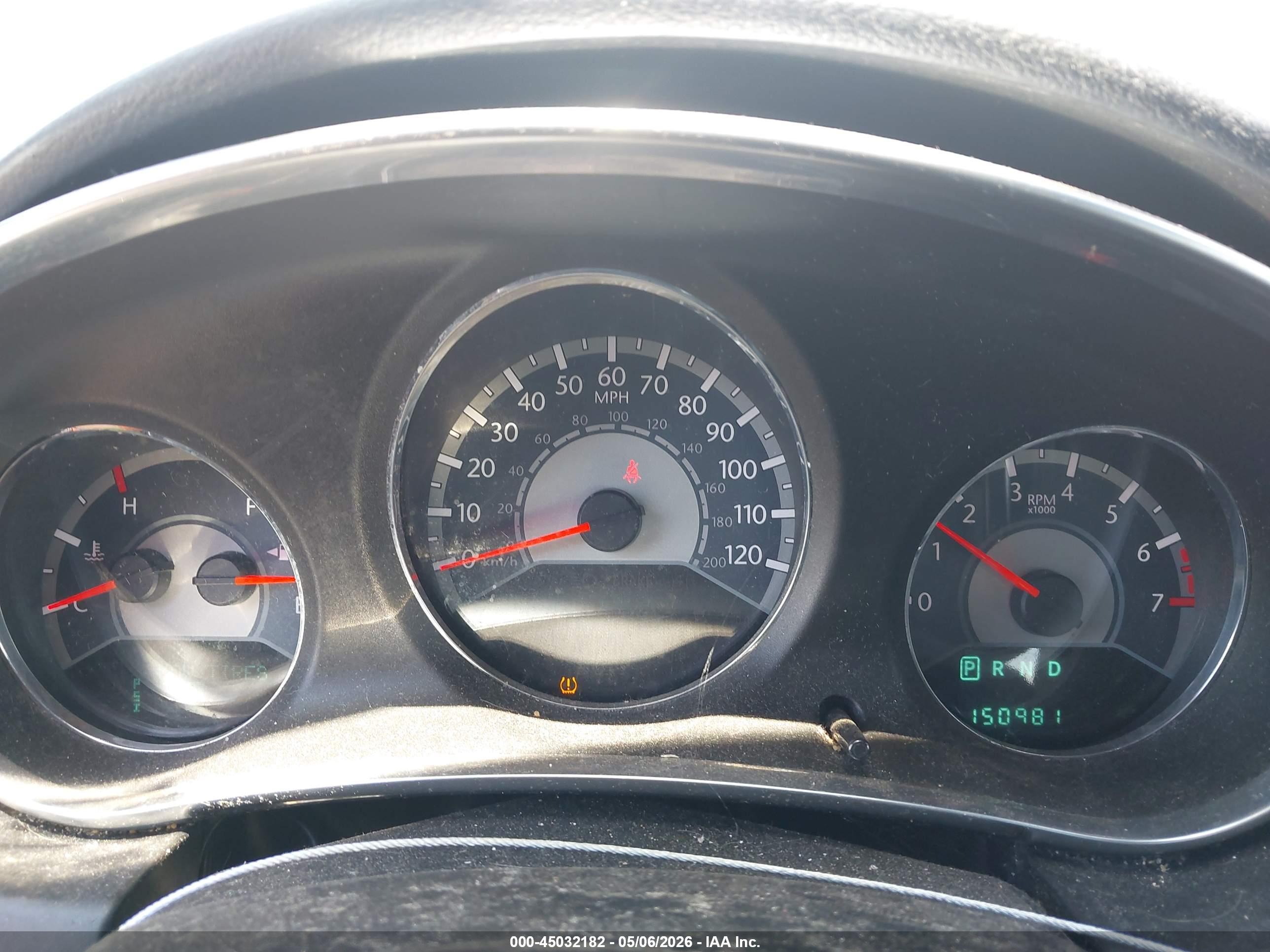 CHRYSLER 200 image 7