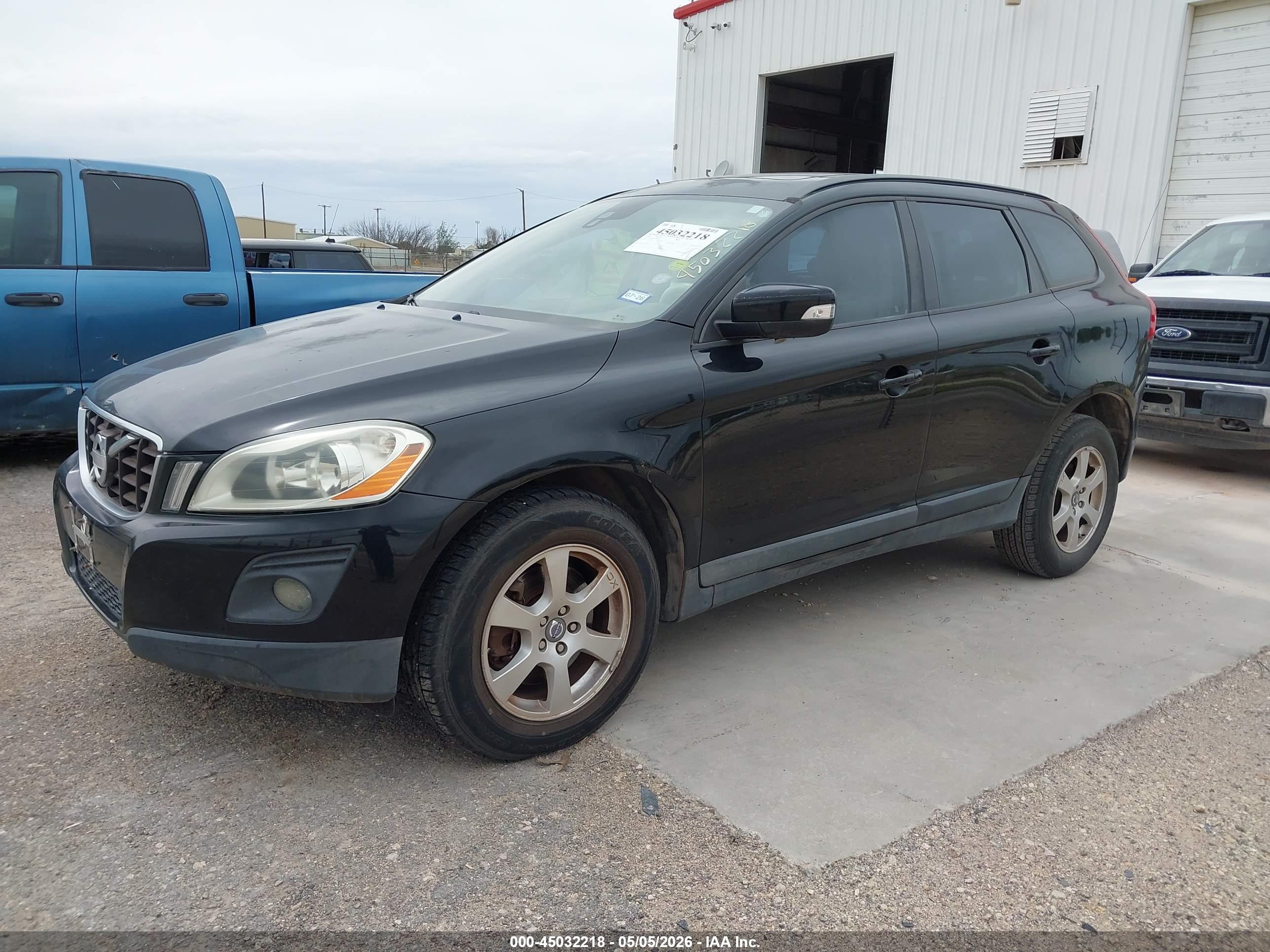 VOLVO XC60 image 2