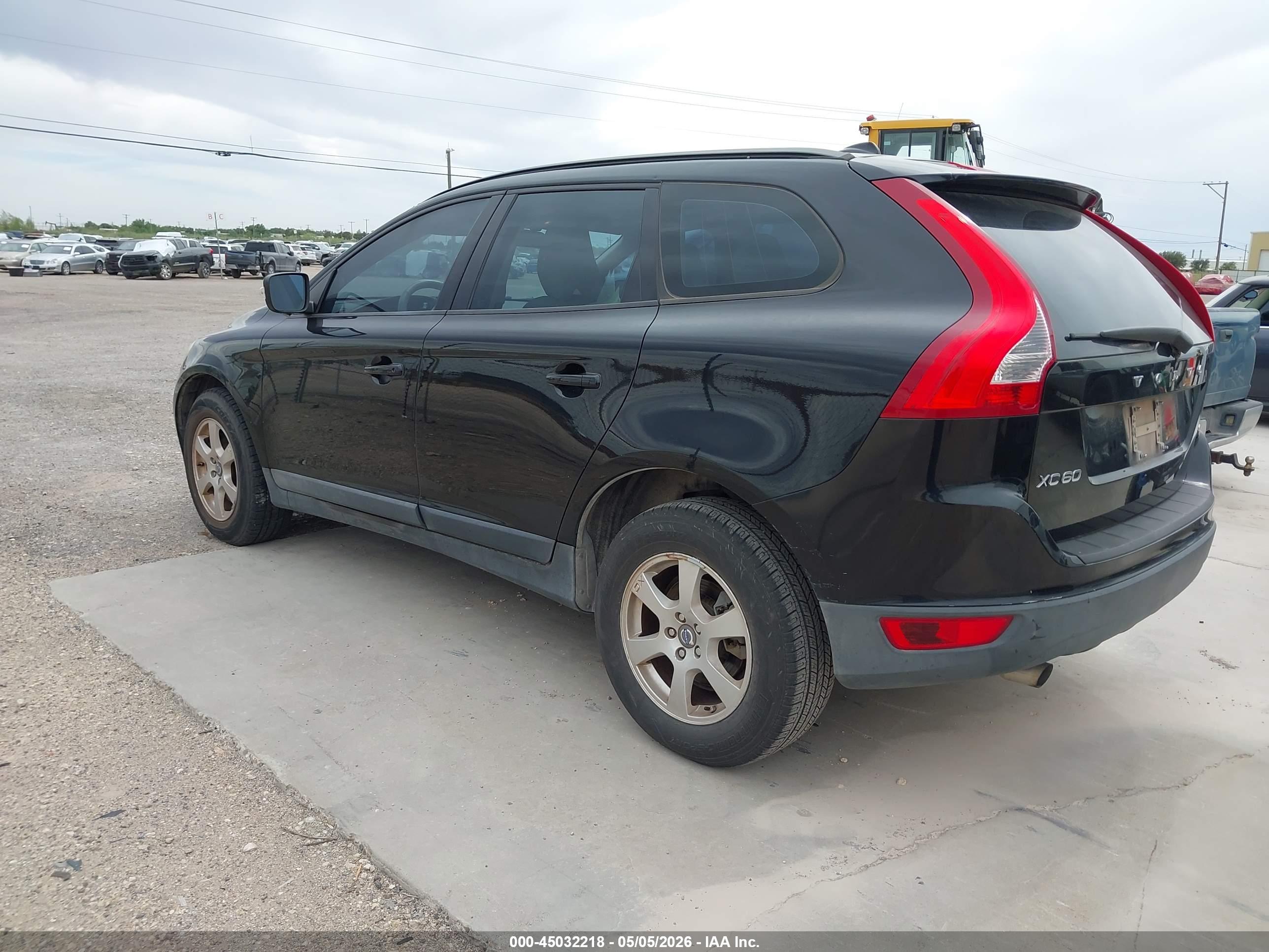 VOLVO XC60 image 3