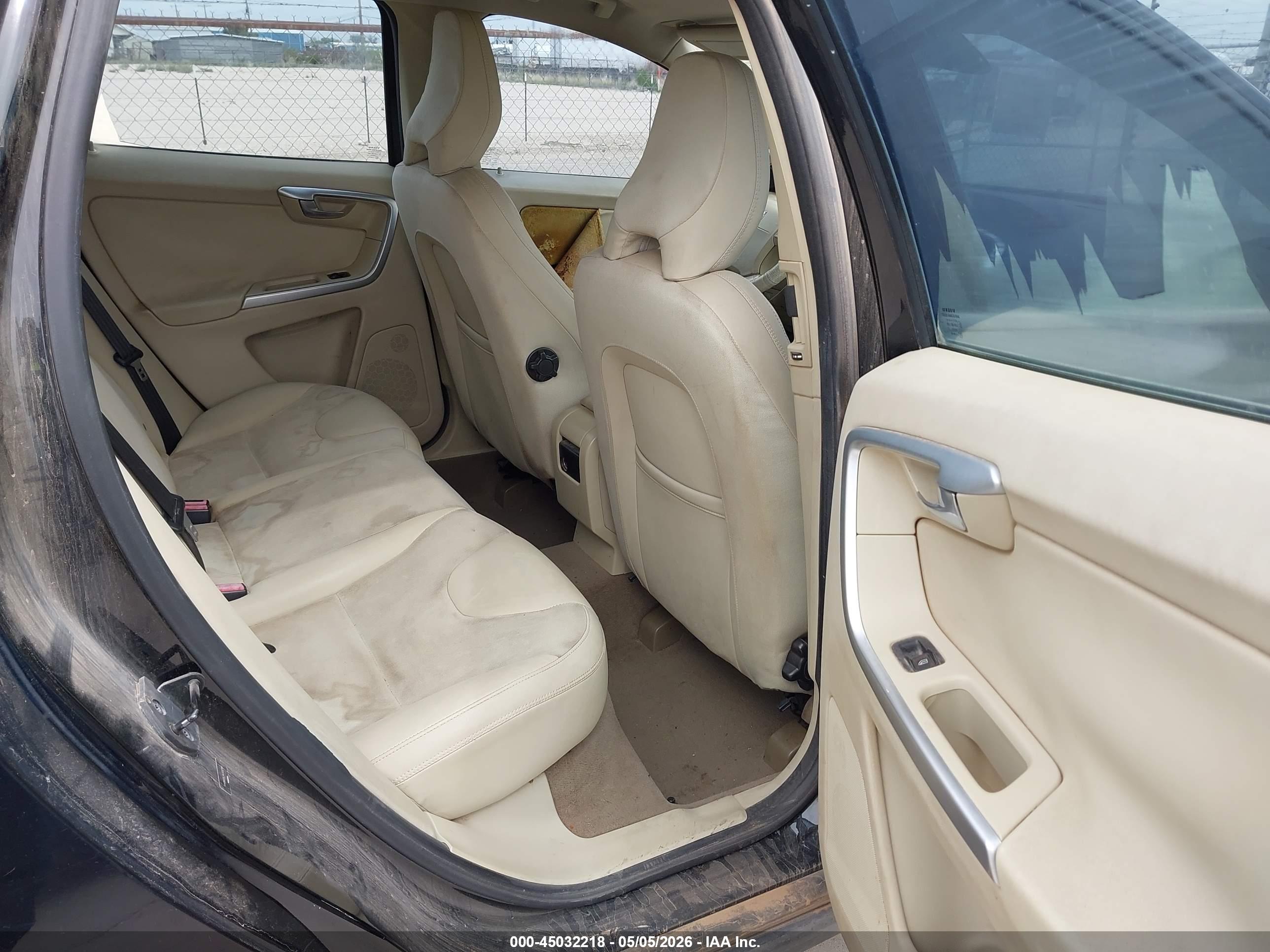 VOLVO XC60 image 8