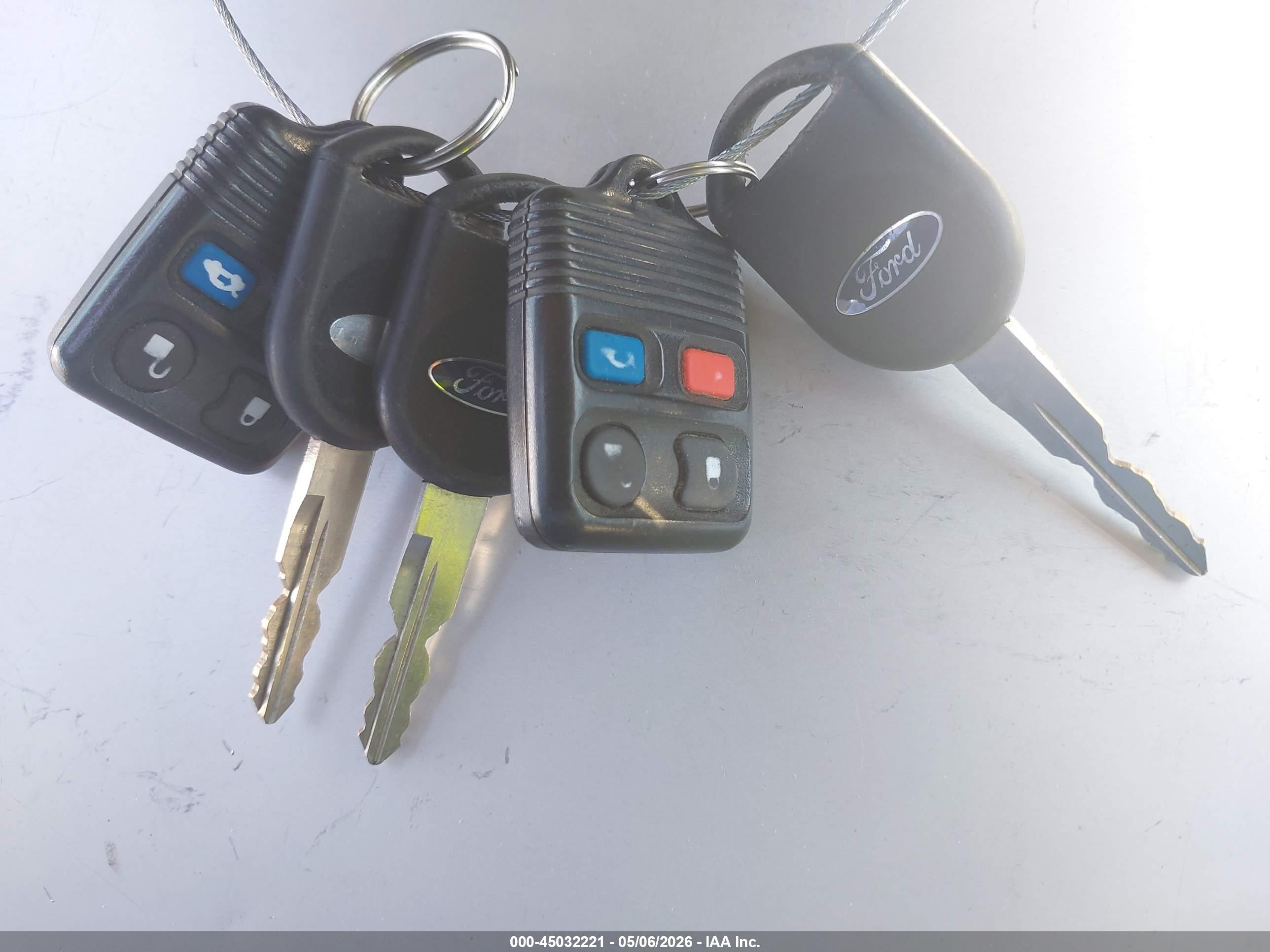 FORD TAURUS image 11