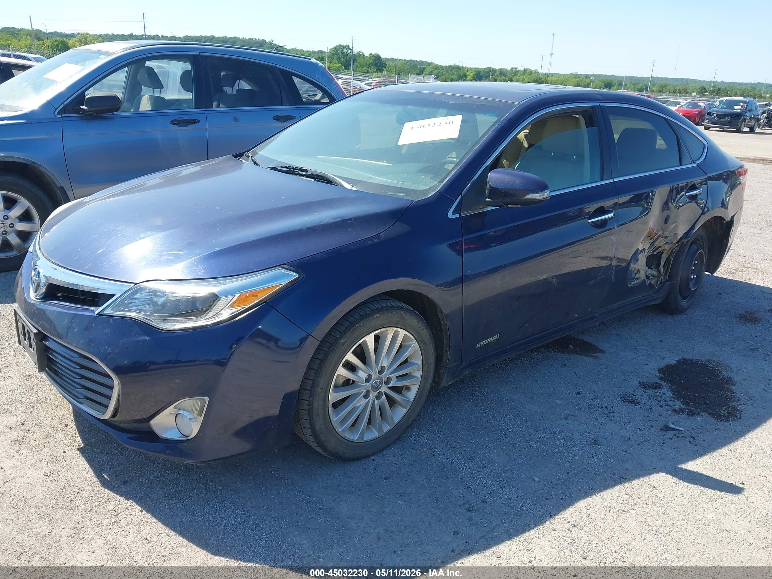 TOYOTA AVALON image 2