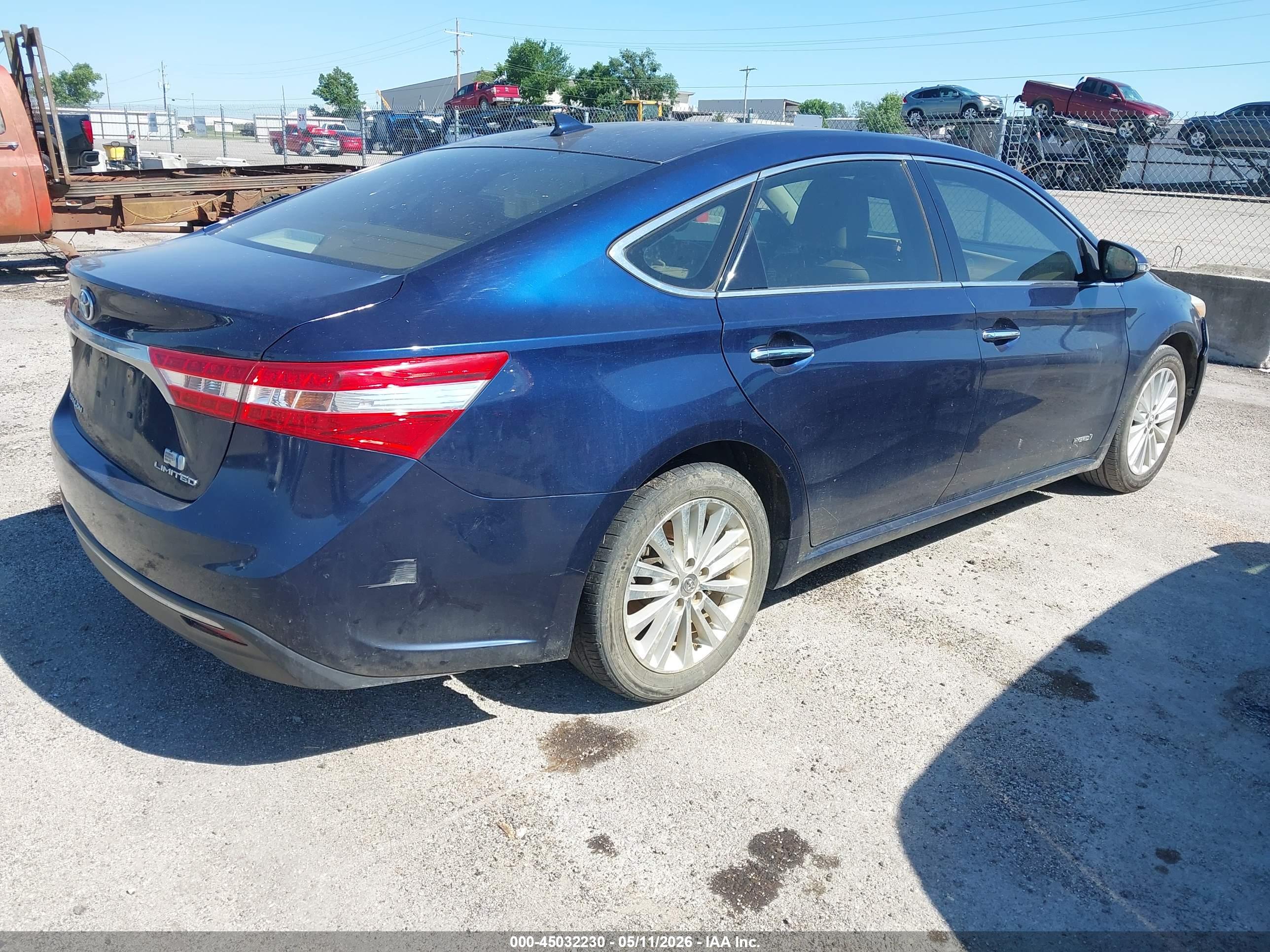 TOYOTA AVALON image 4