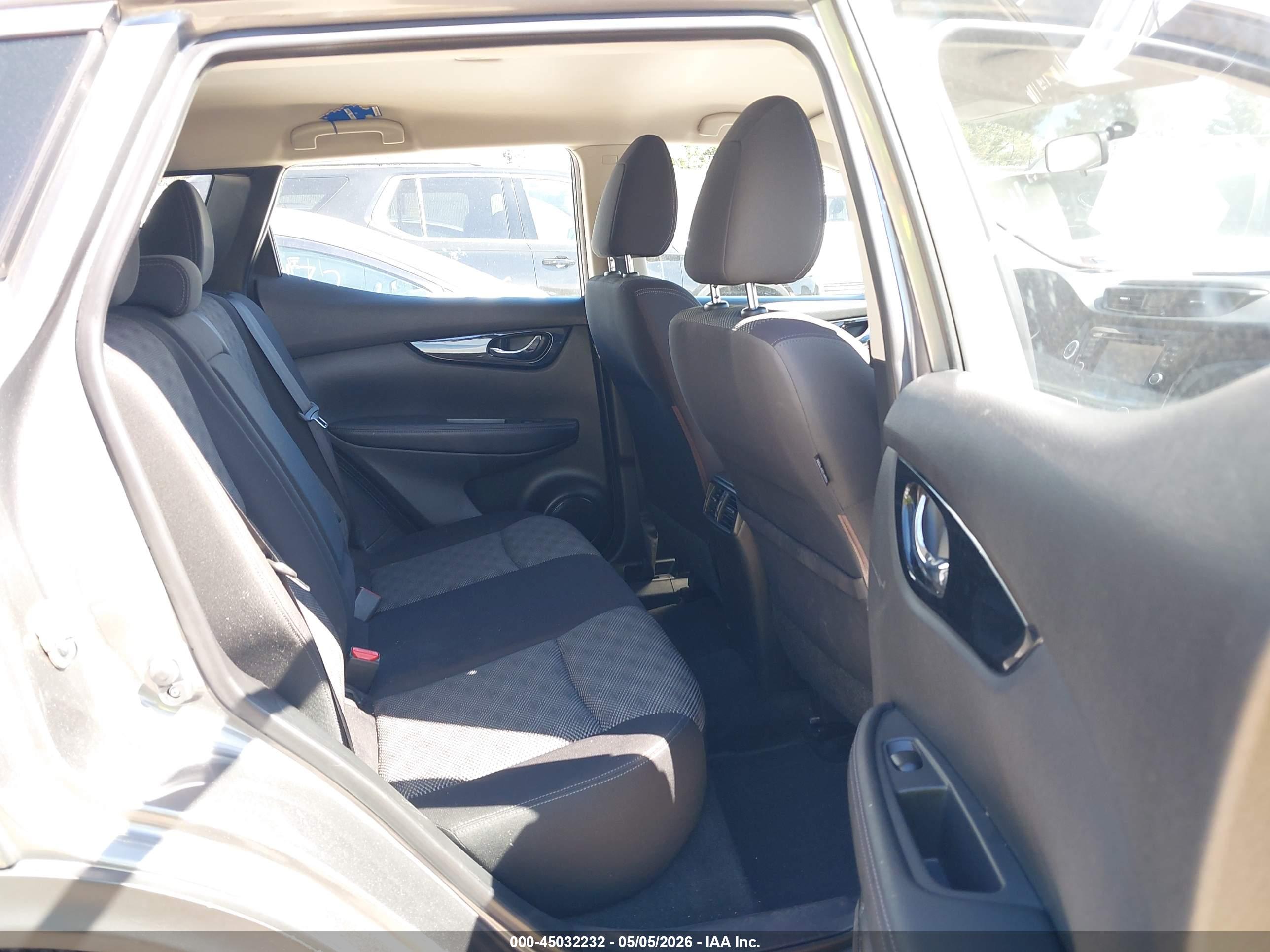 NISSAN ROGUE image 8