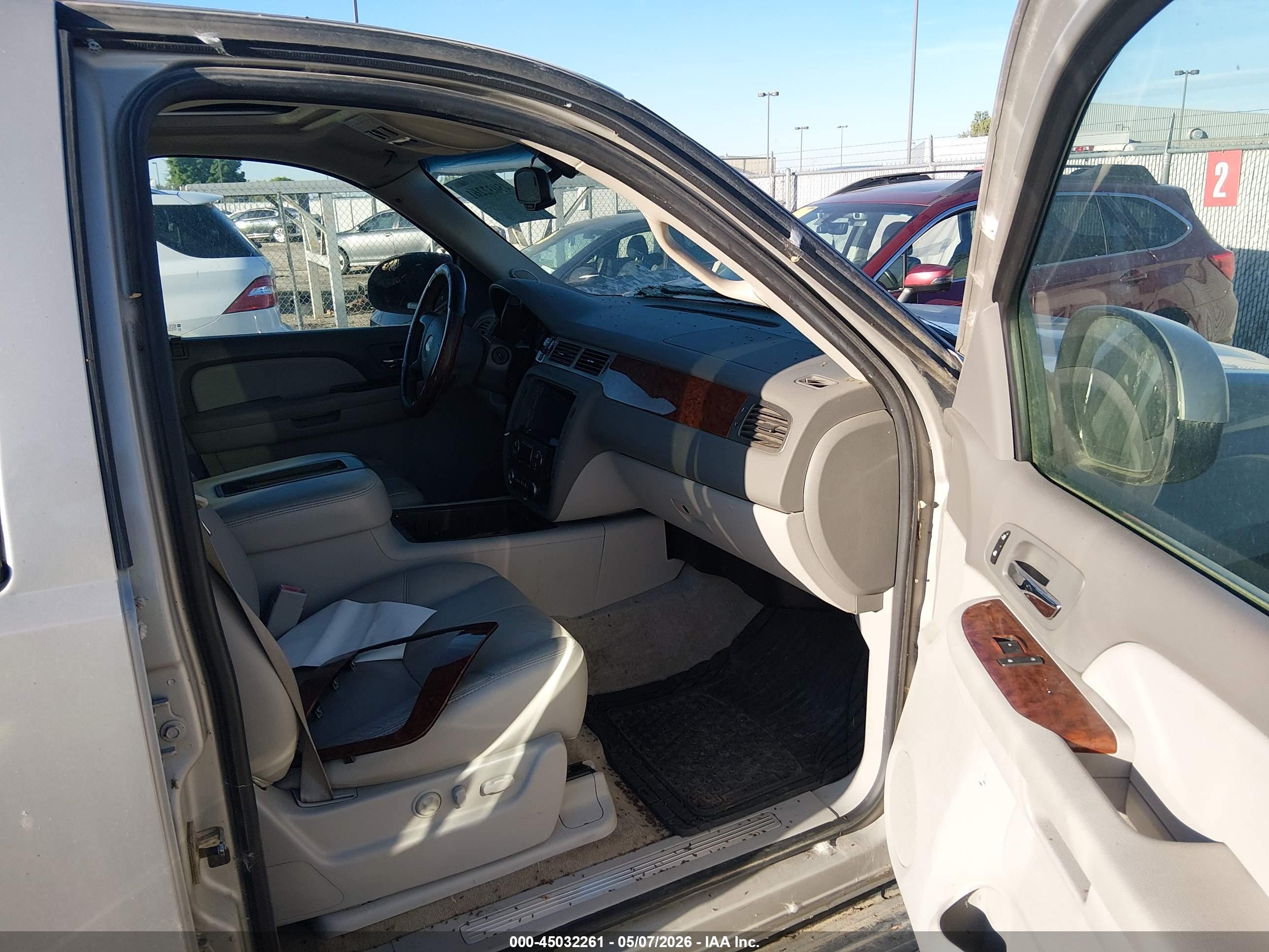 CHEVROLET TAHOE image 5